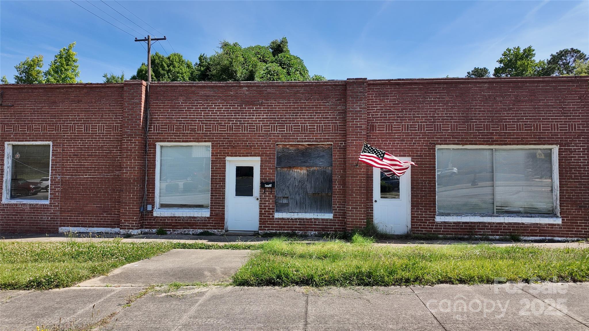 215 Dearborn Street Property Photo 2