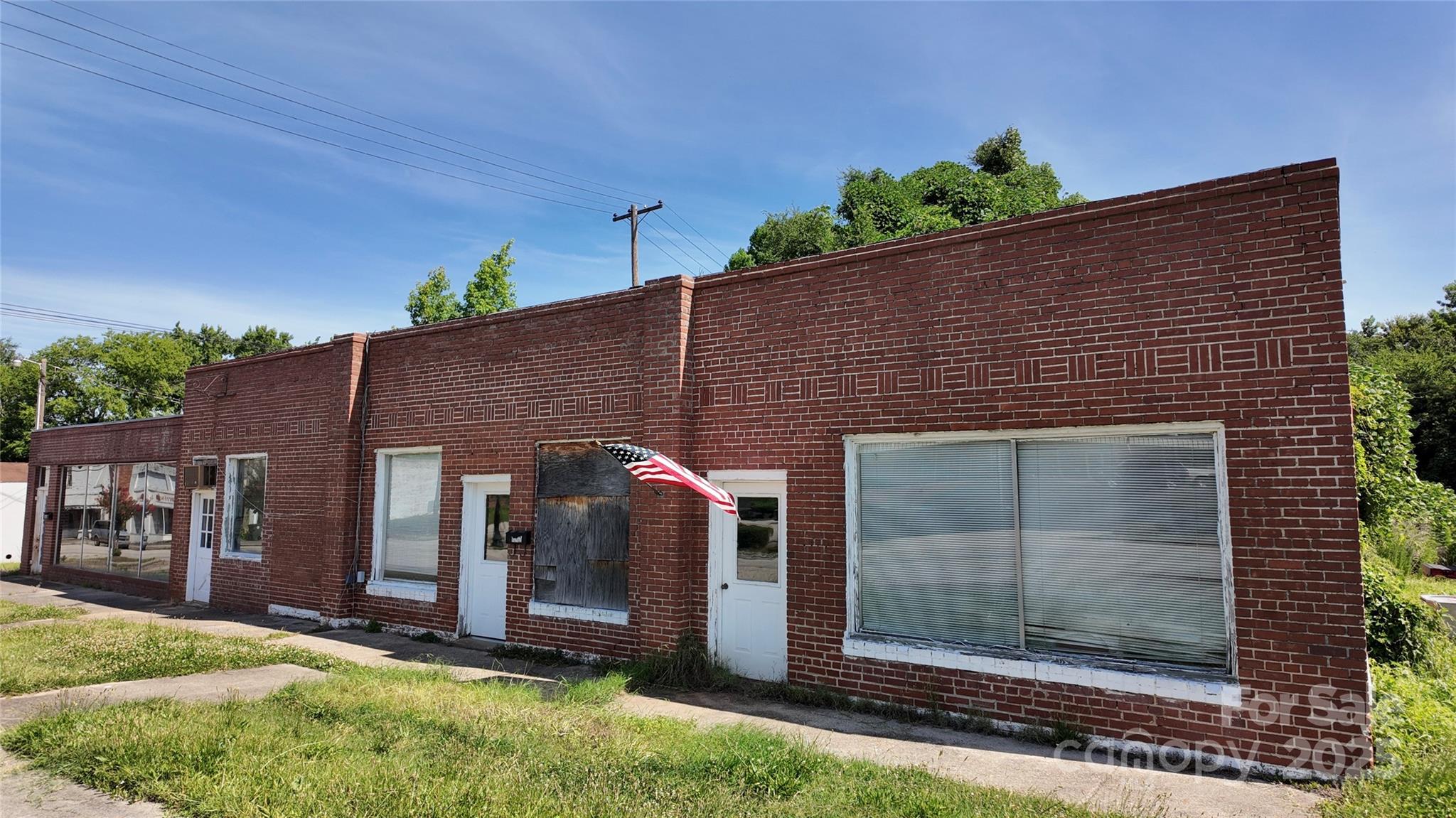 215 Dearborn Street Property Photo 3