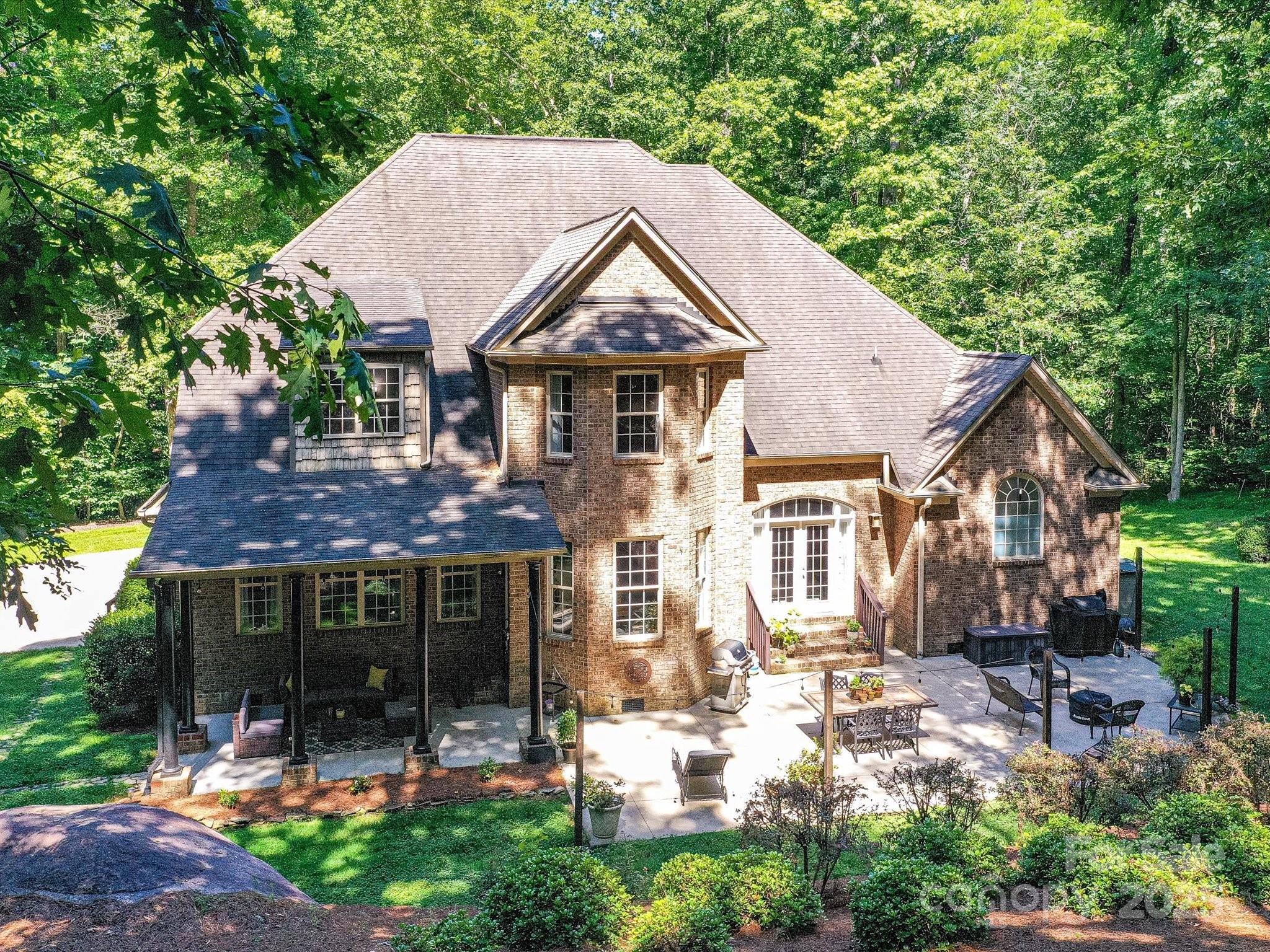 5955 Mountain Point Lane Property Photo 2