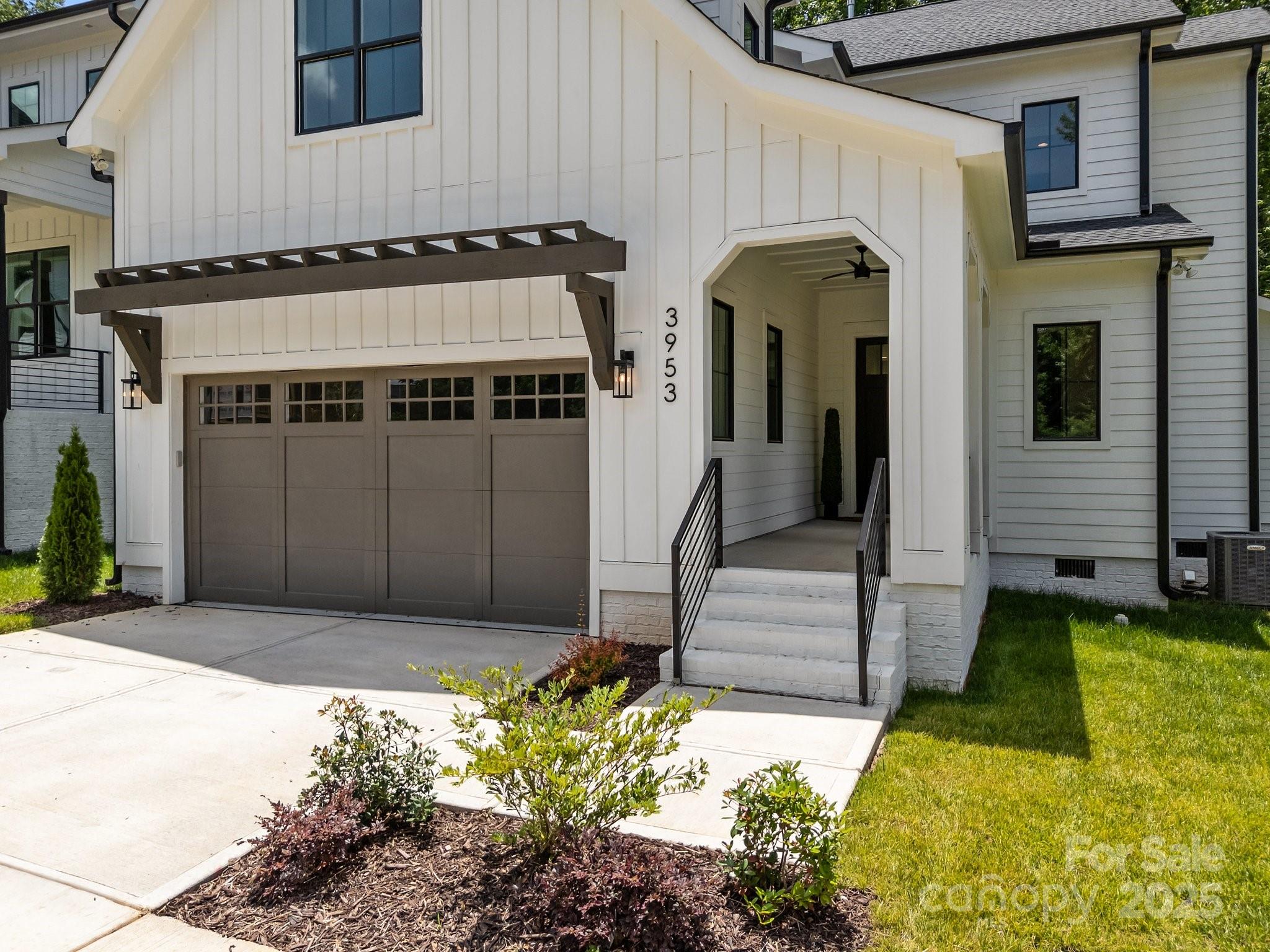 3953 Plainview Road Property Photo 4