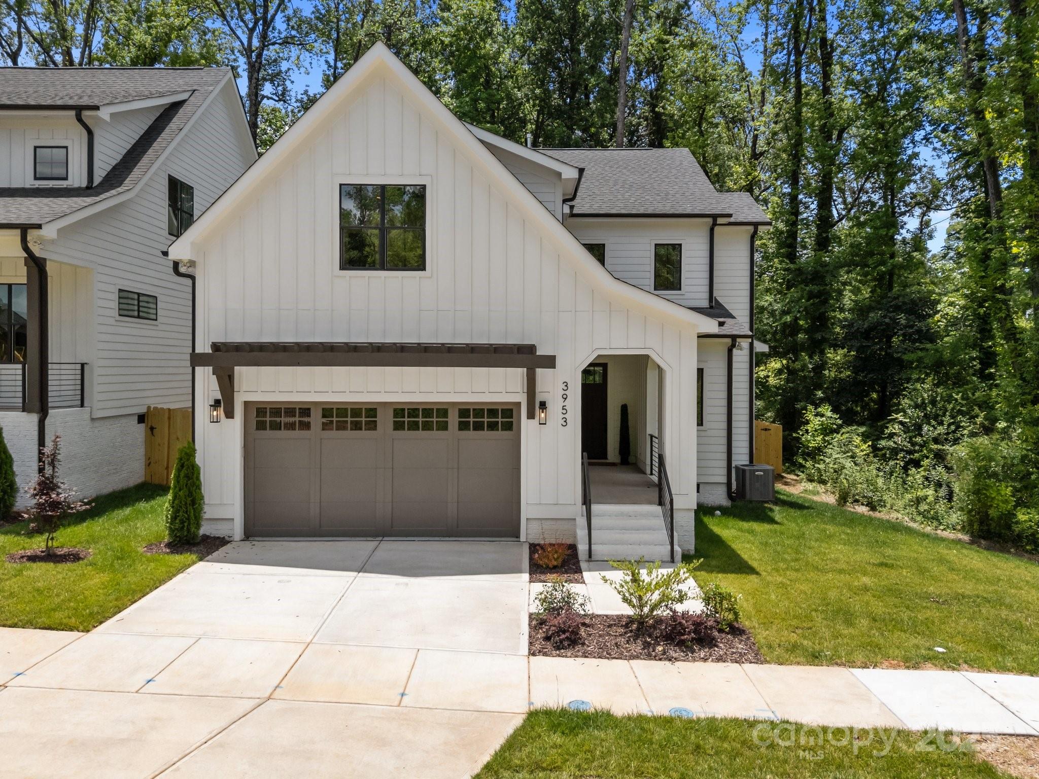 3953 Plainview Road Property Photo 5