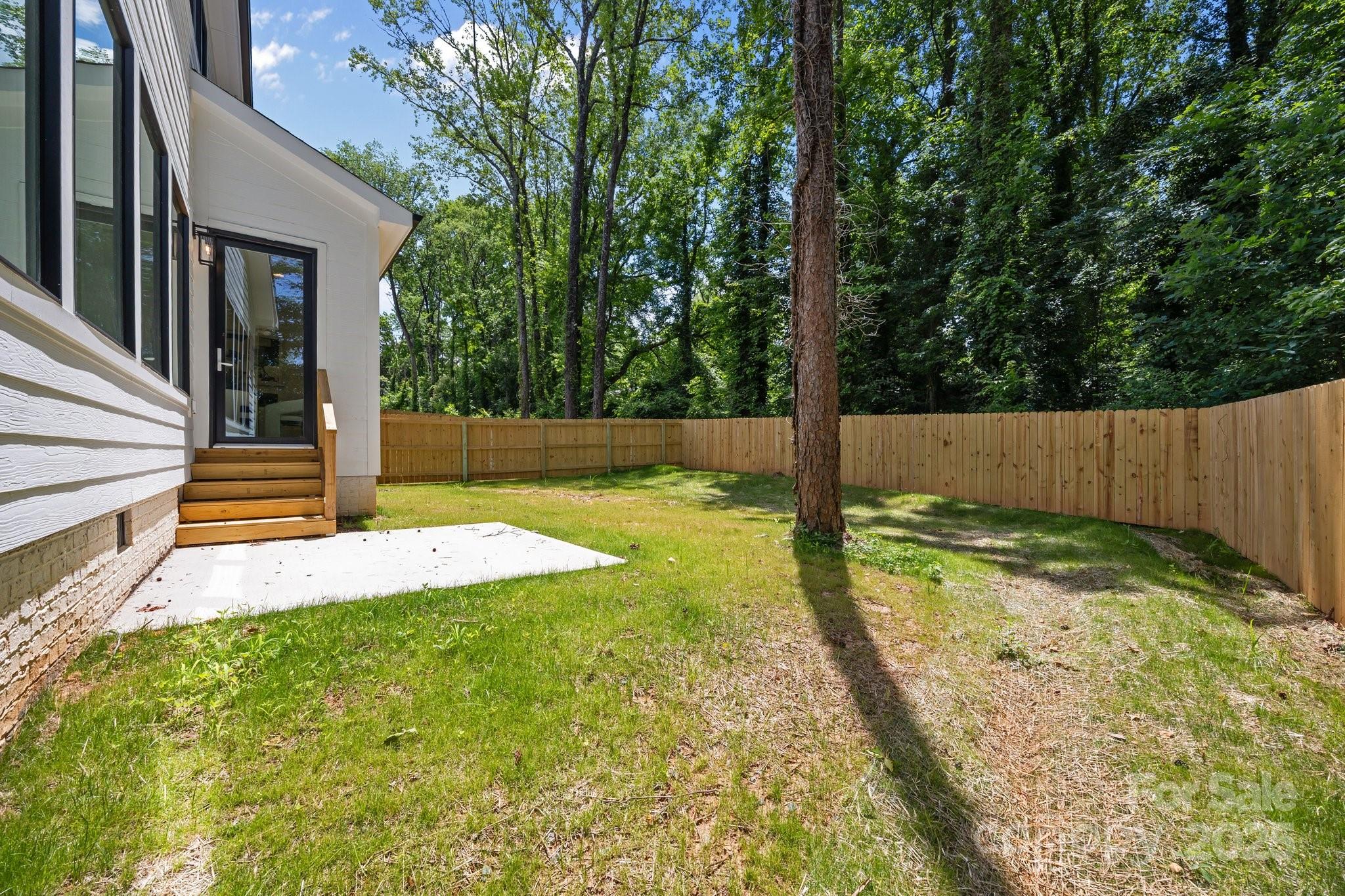 3953 Plainview Road Property Photo 7