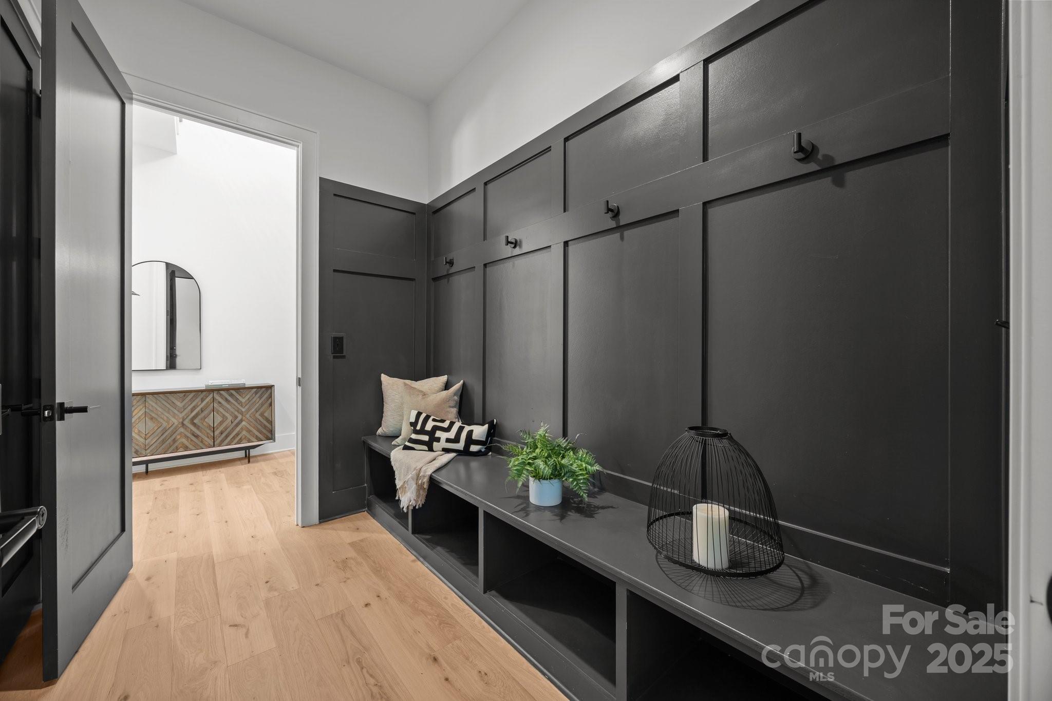 3953 Plainview Road Property Photo 15