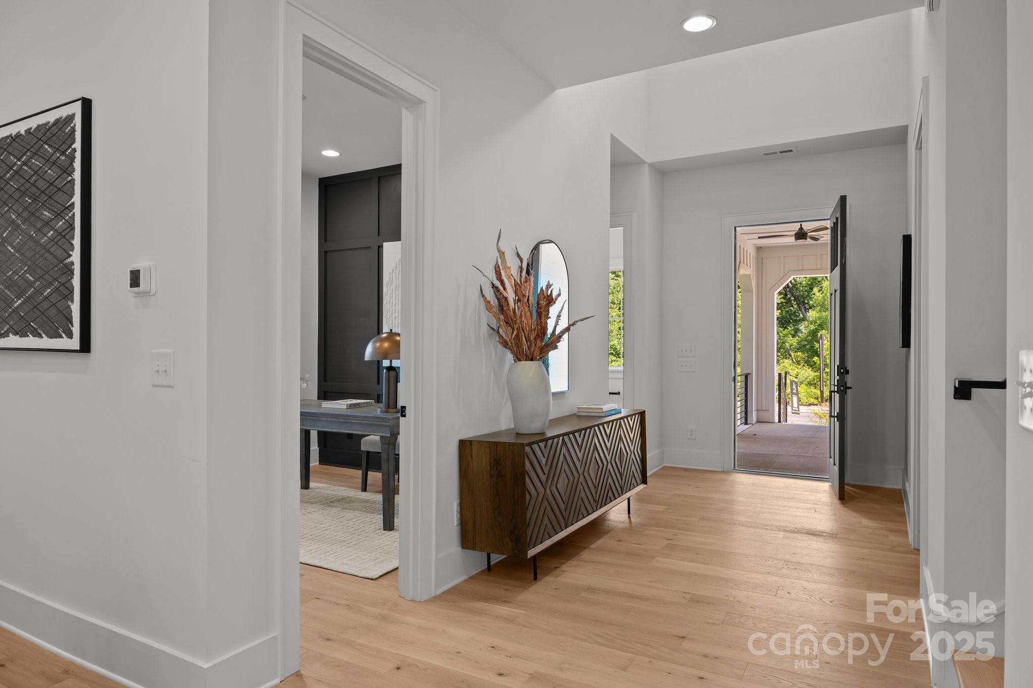 3953 Plainview Road Property Photo 17