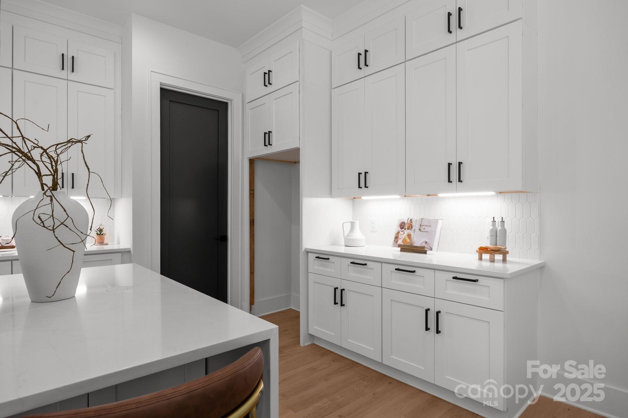 3953 Plainview Road Property Photo 27