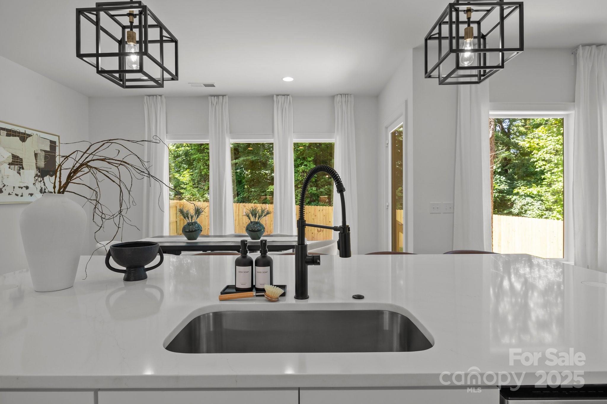 3953 Plainview Road Property Photo 28