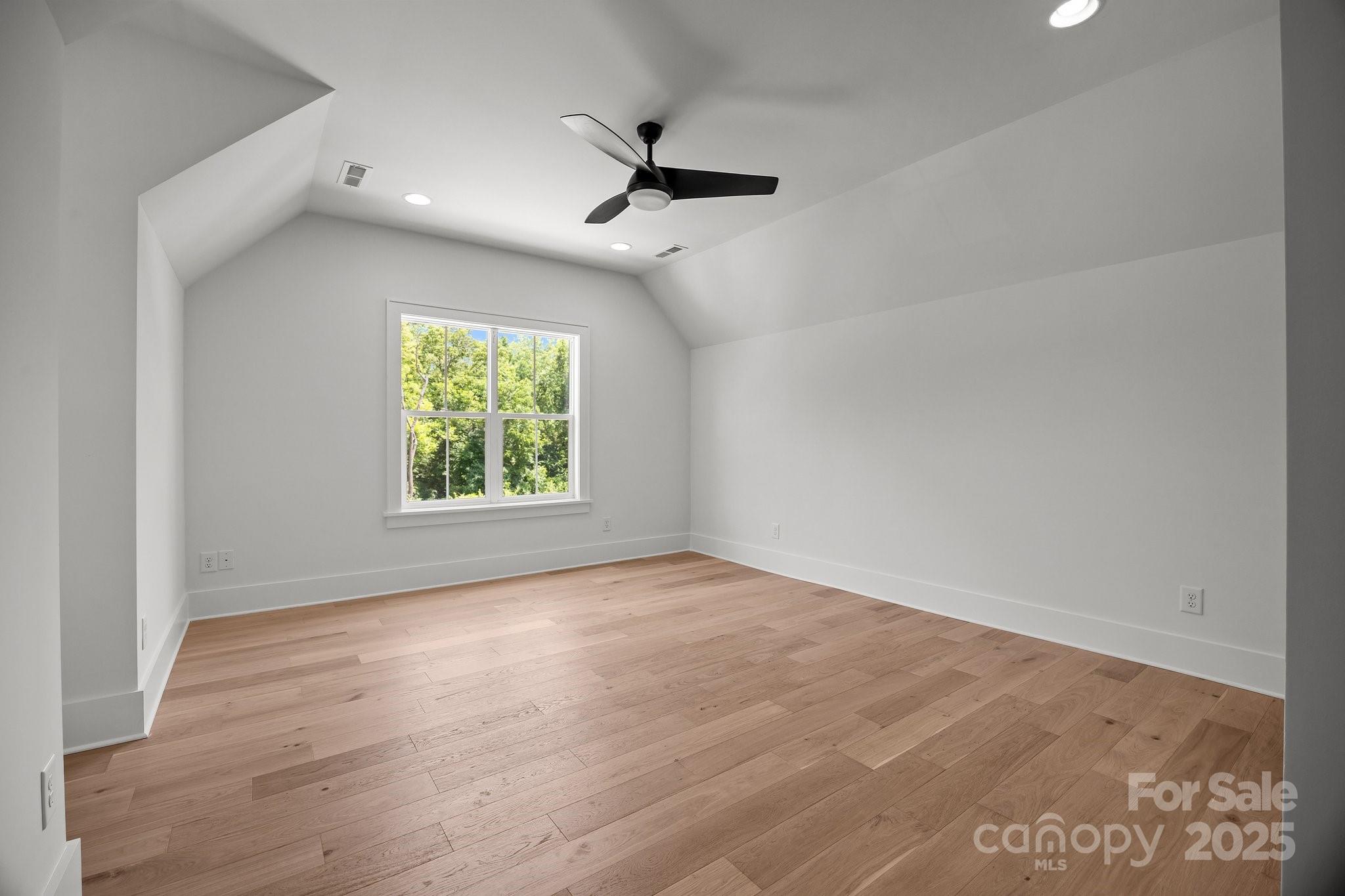 3953 Plainview Road Property Photo 36