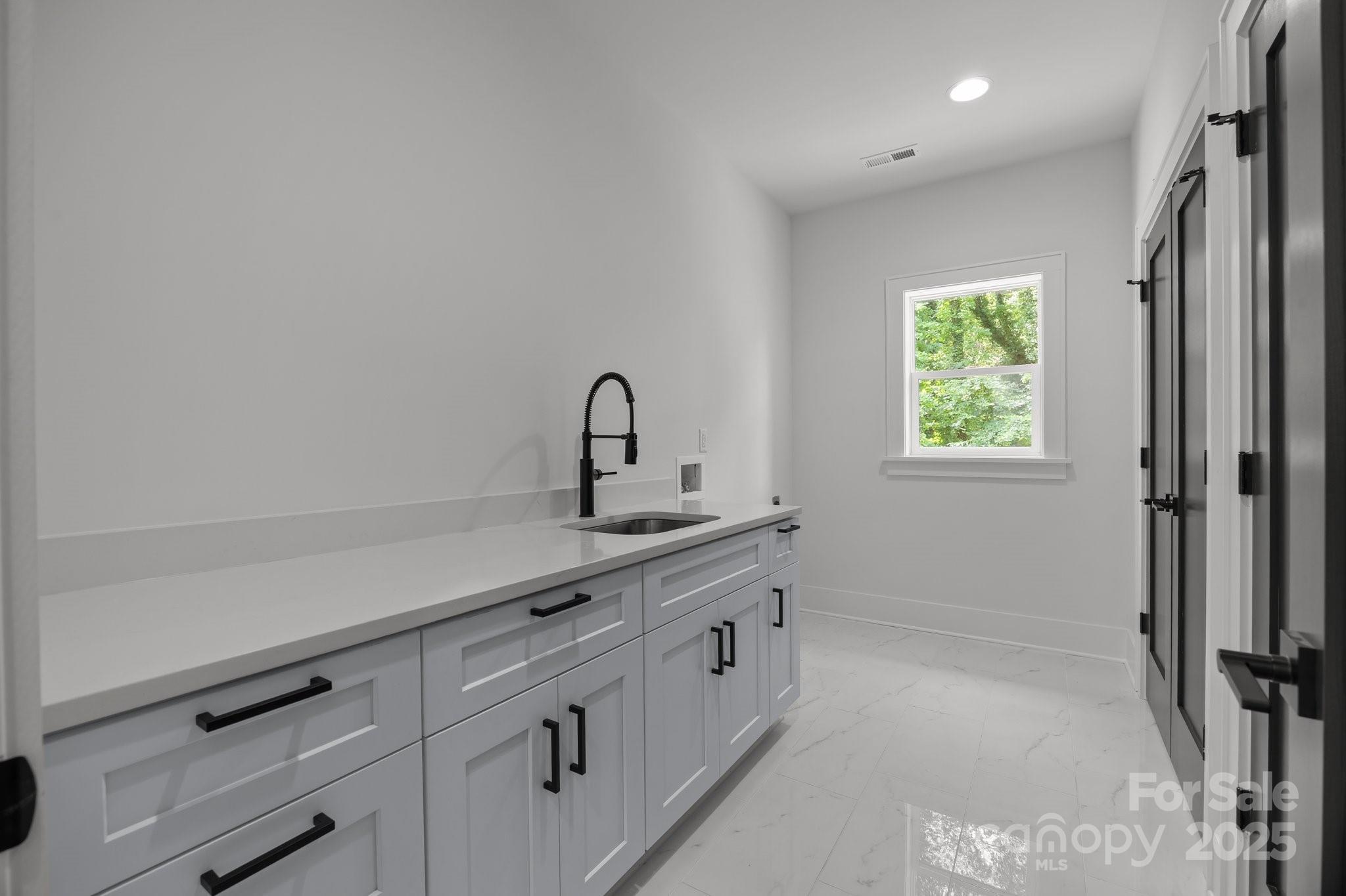 3953 Plainview Road Property Photo 39