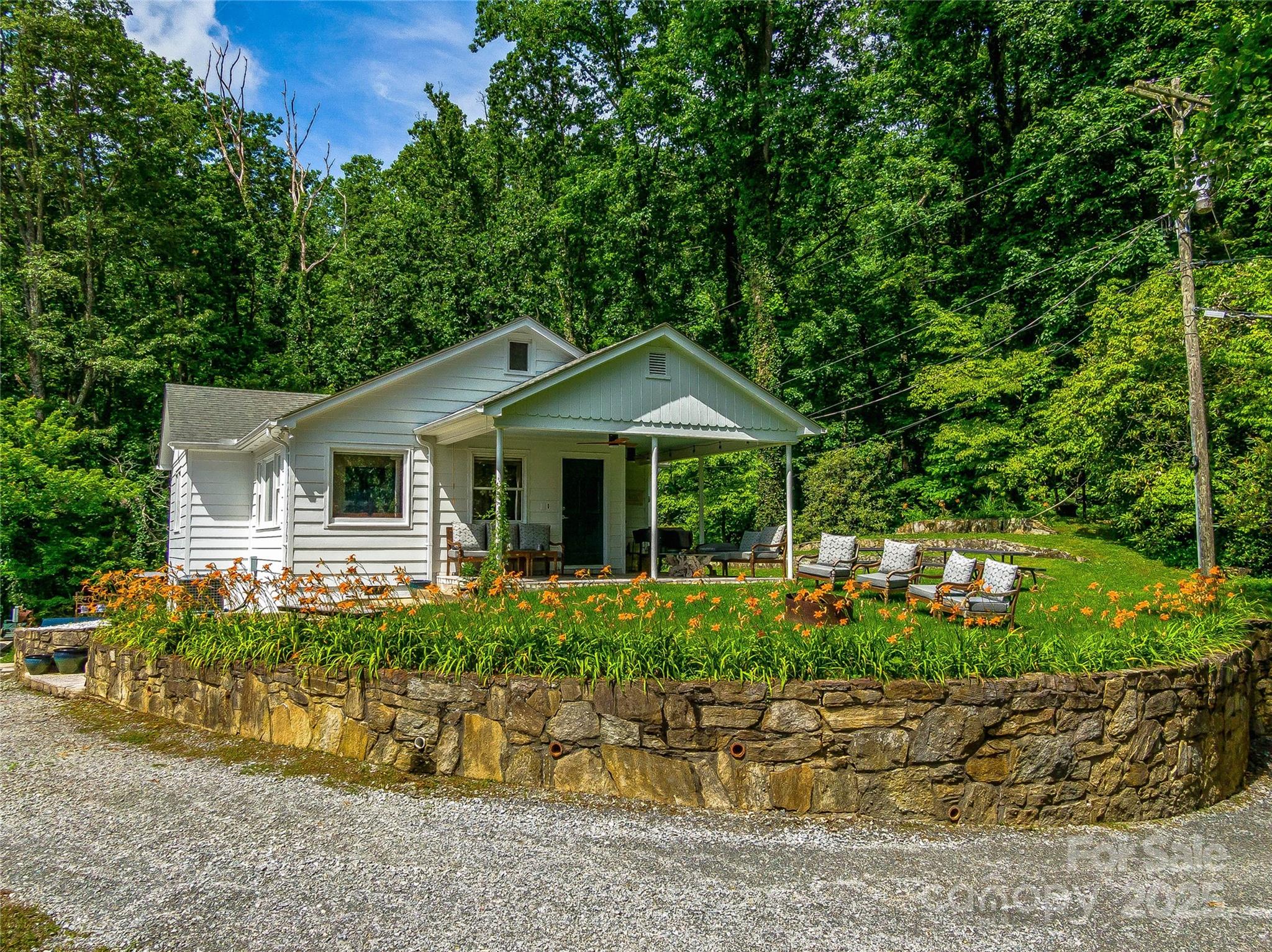 170 Twin Springs Road Property Photo 4