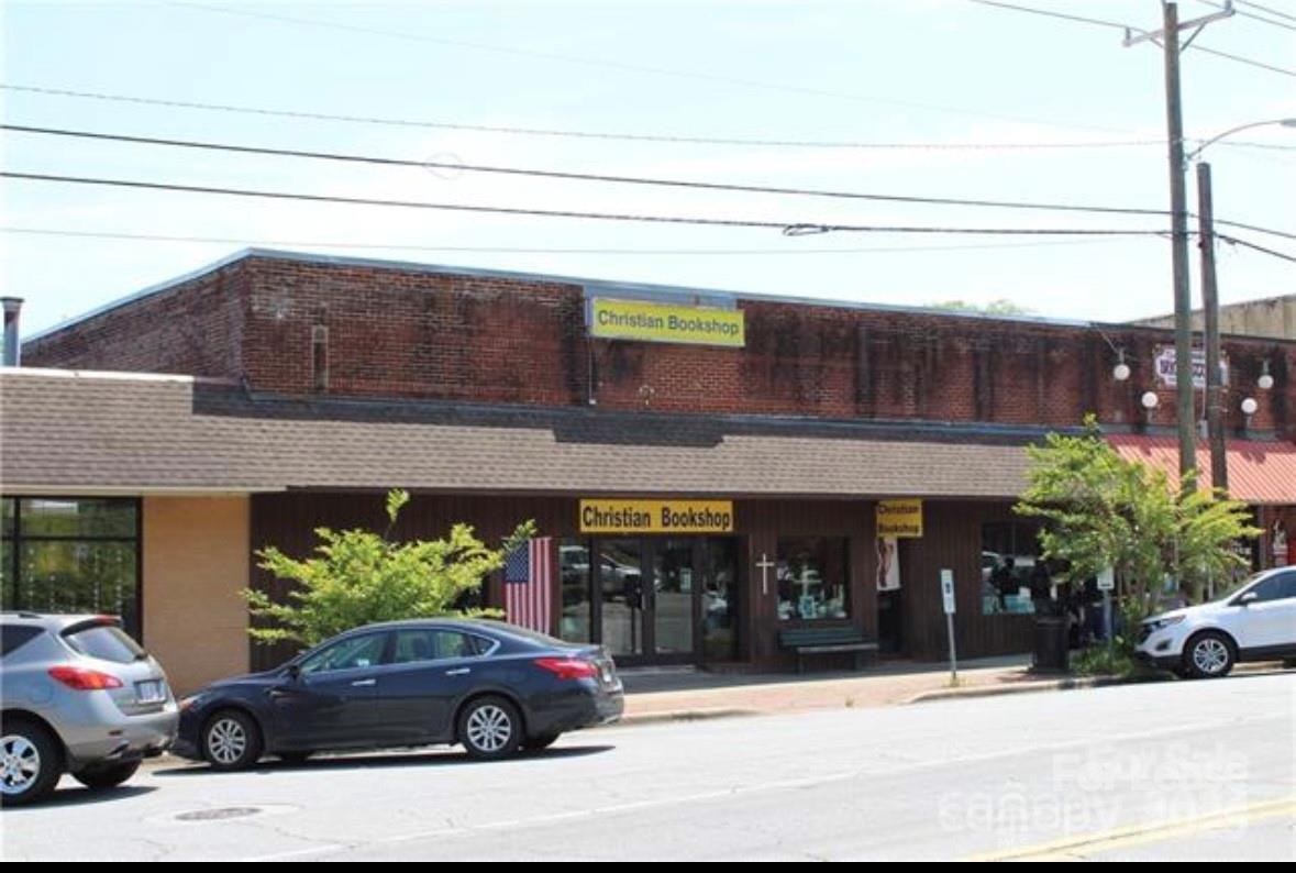 222 E Mills Street Property Photo 2