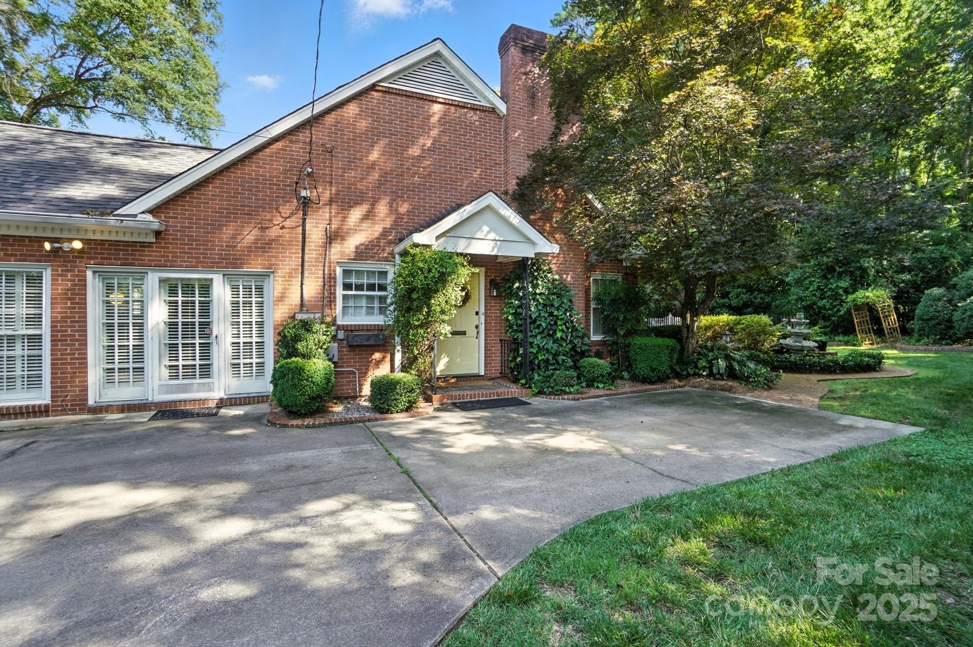 307 Dogwood Drive Property Photo 4