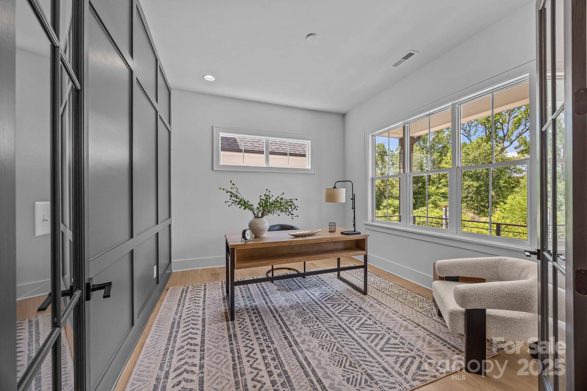 3949 Plainview Road Property Photo 11