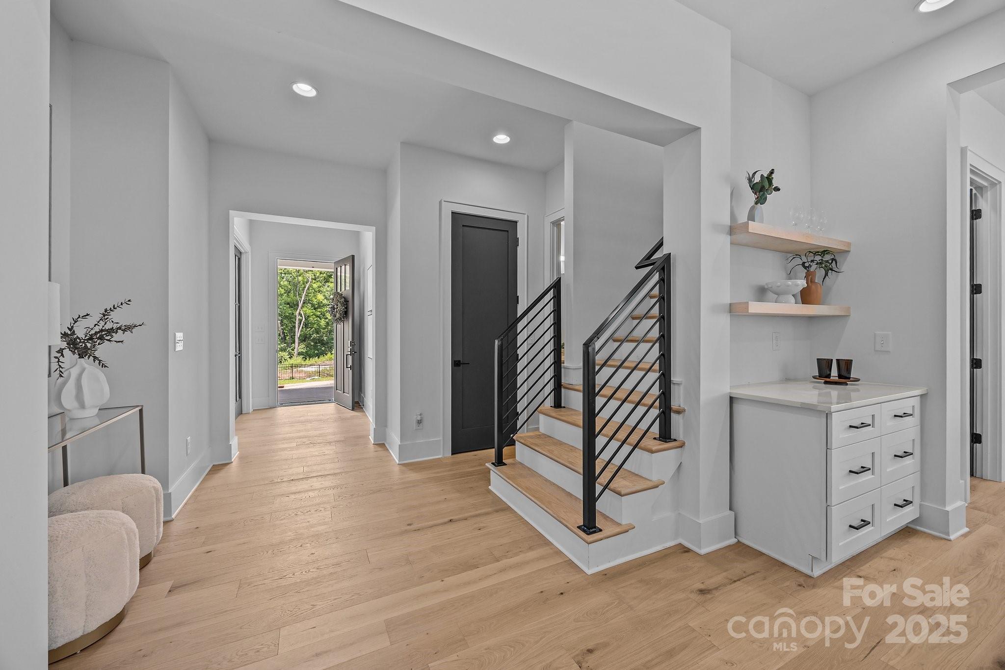 3949 Plainview Road Property Photo 12