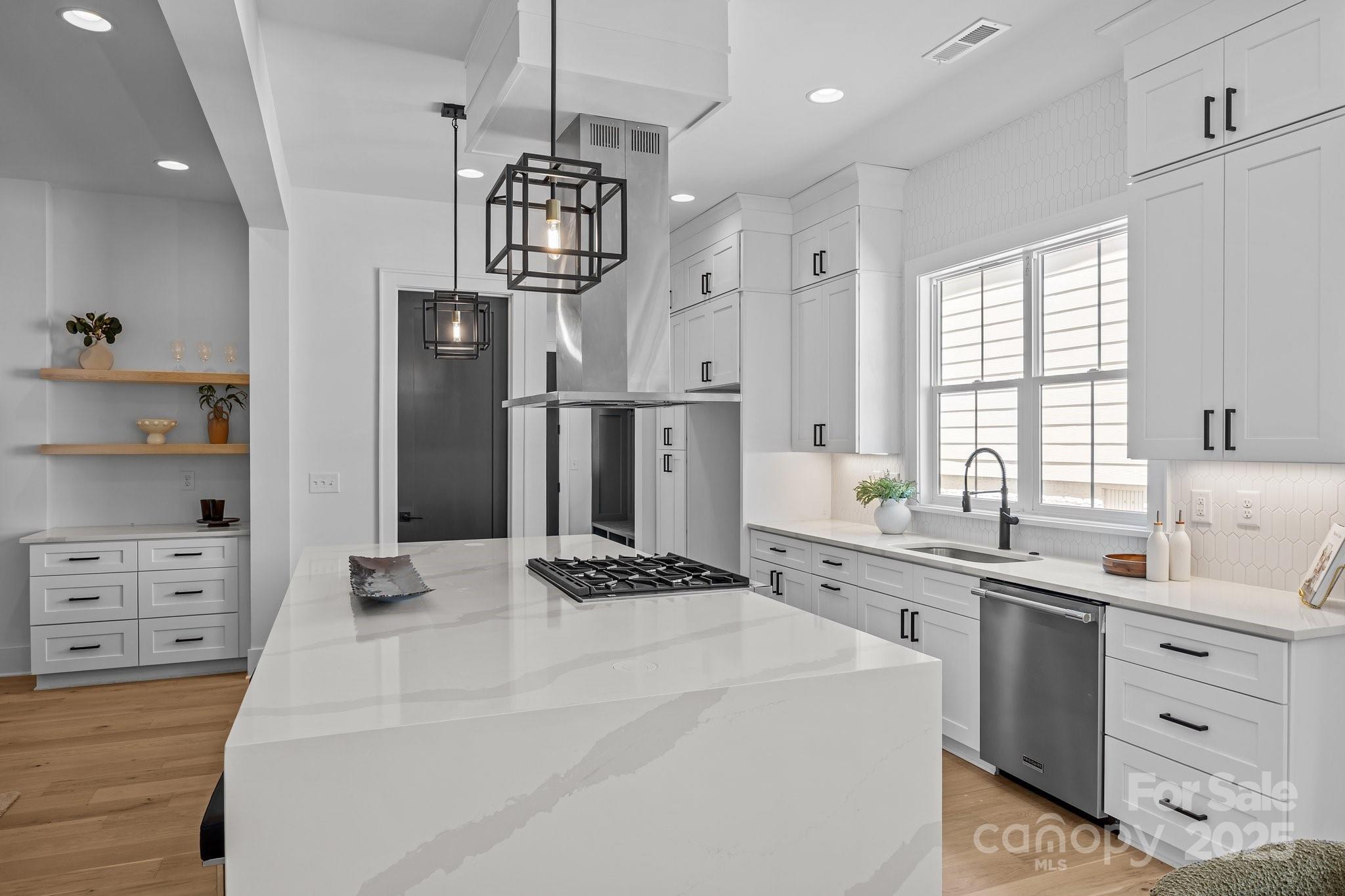 3949 Plainview Road Property Photo 16