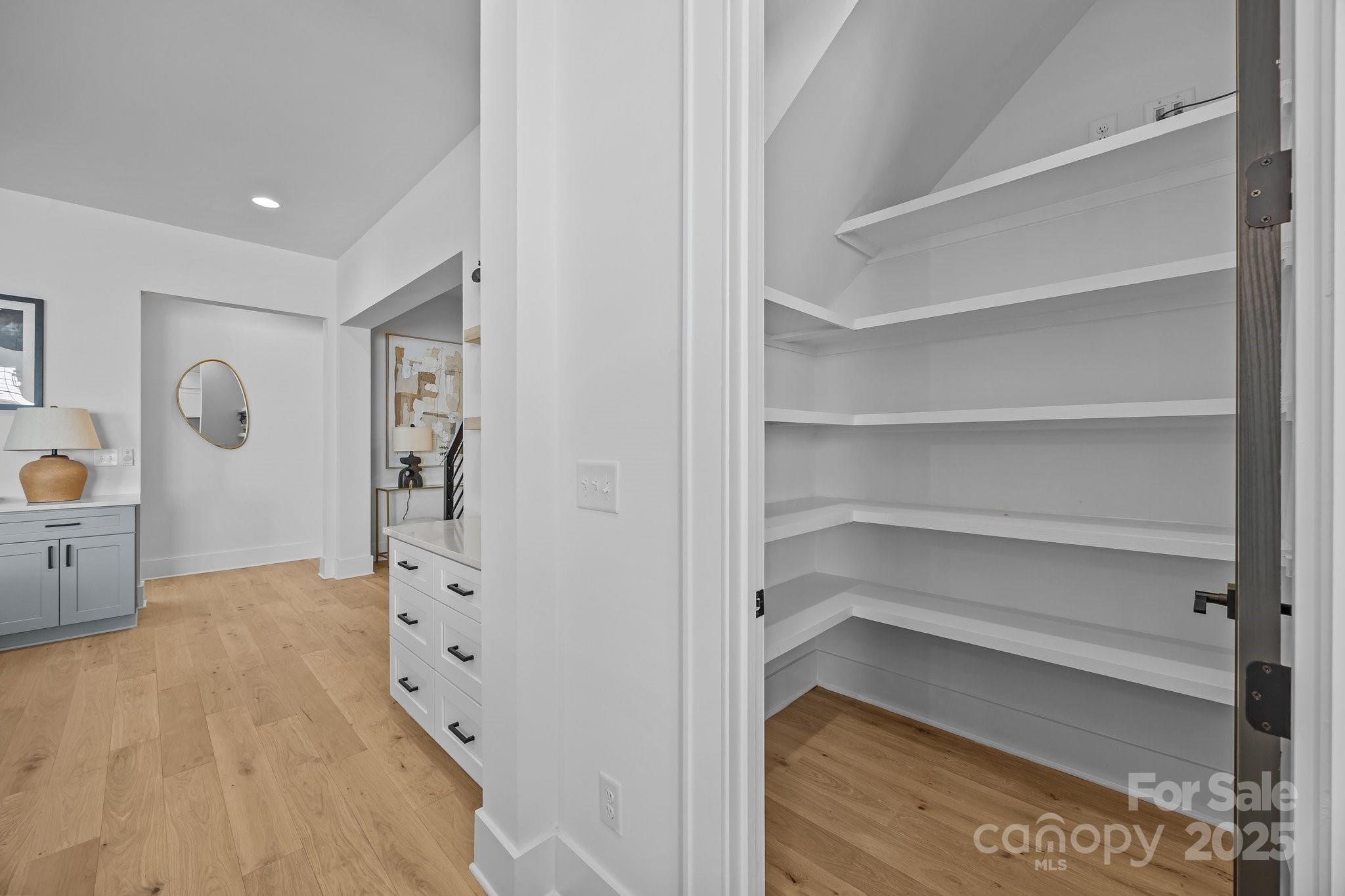 3949 Plainview Road Property Photo 32