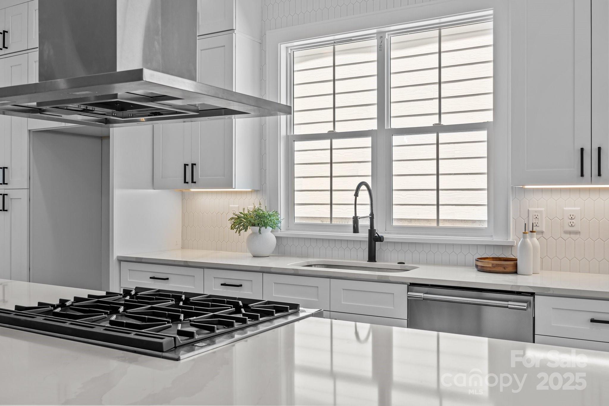 3949 Plainview Road Property Photo 33