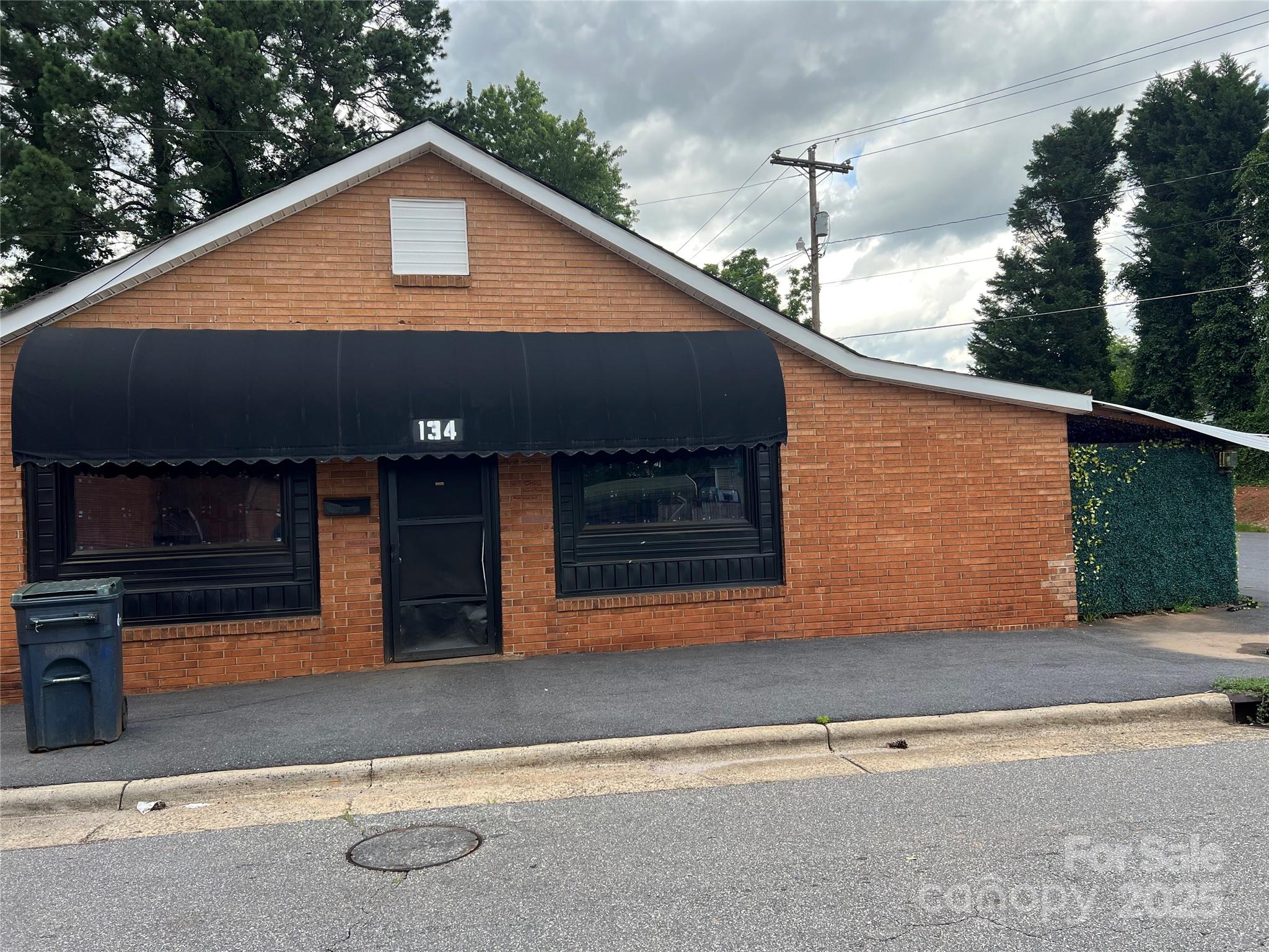 134 E 11th Street Property Photo 2