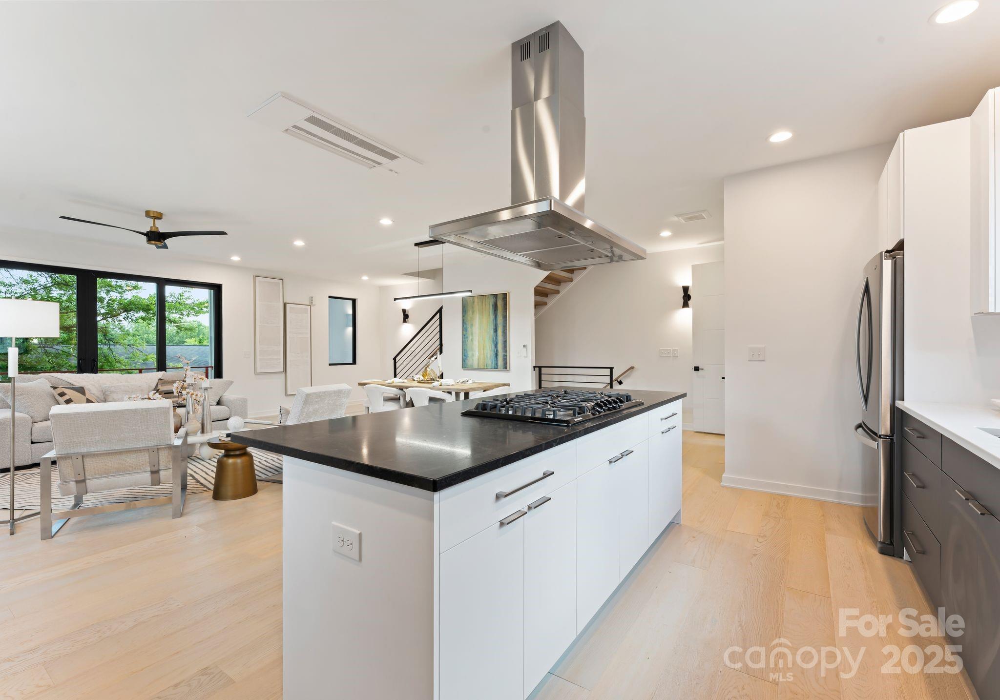 412 State Street Property Photo 8