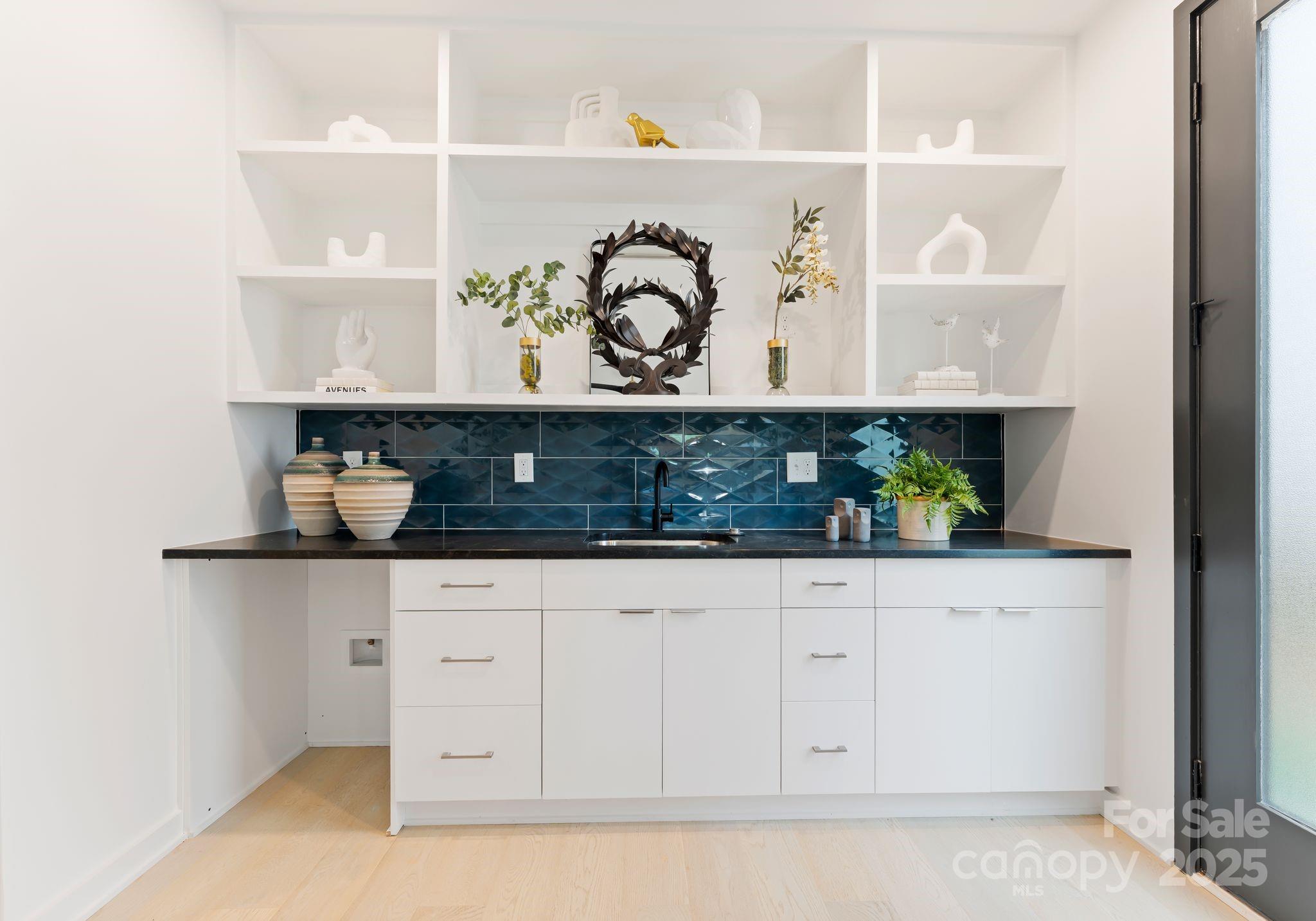 412 State Street Property Photo 12