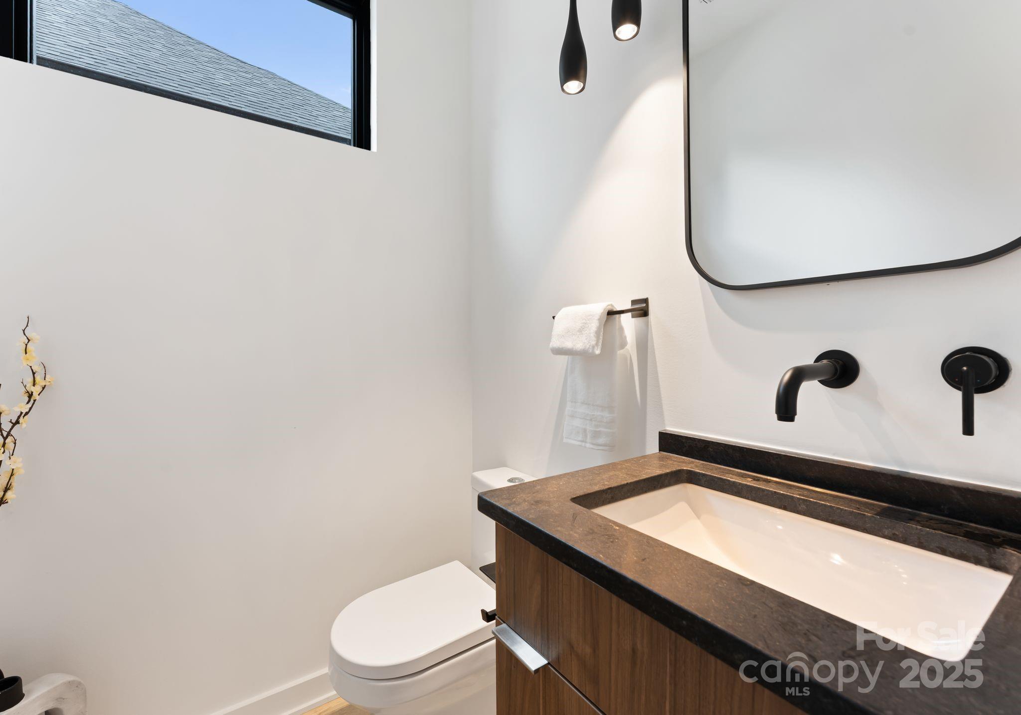 412 State Street Property Photo 15