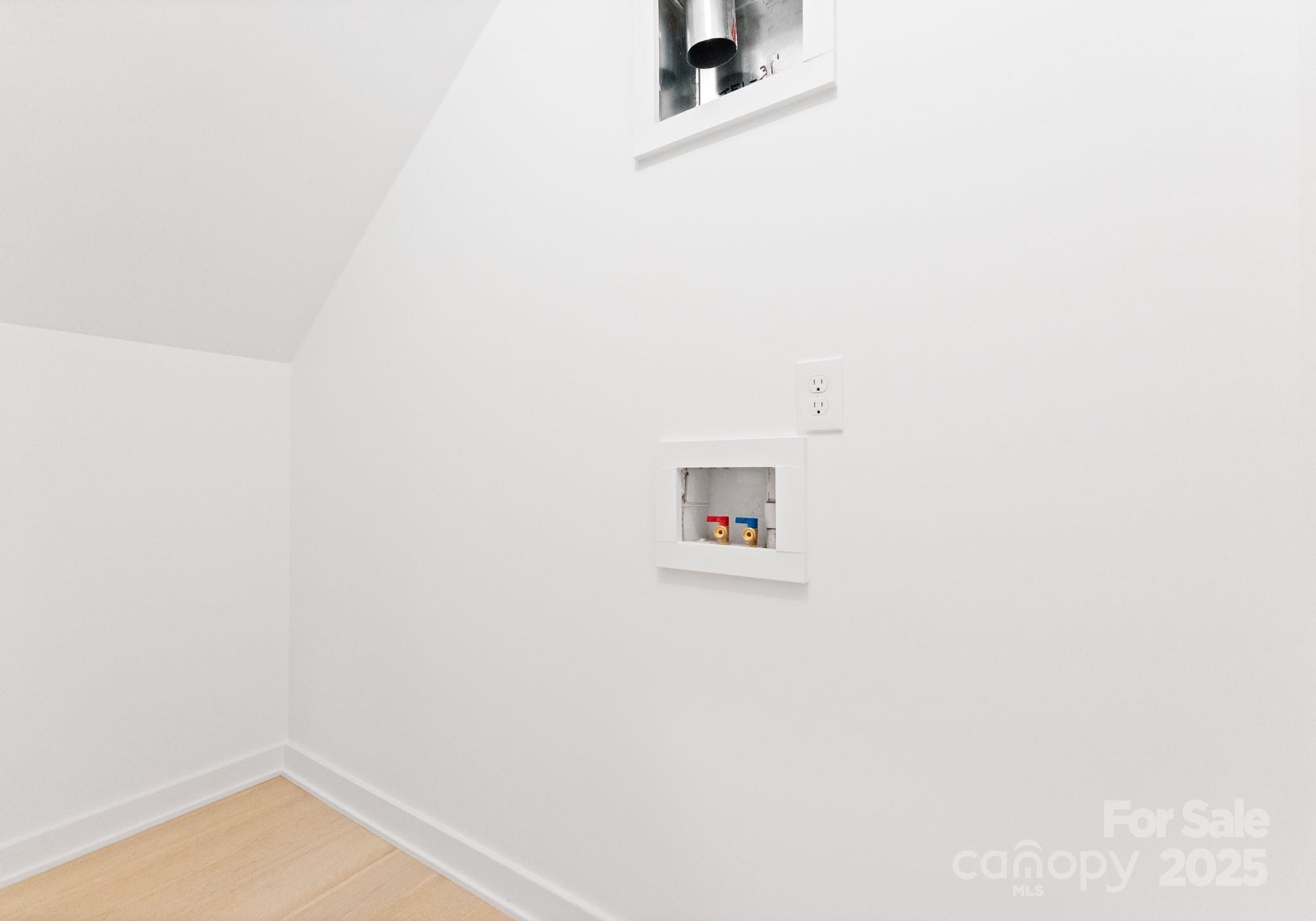 412 State Street Property Photo 28