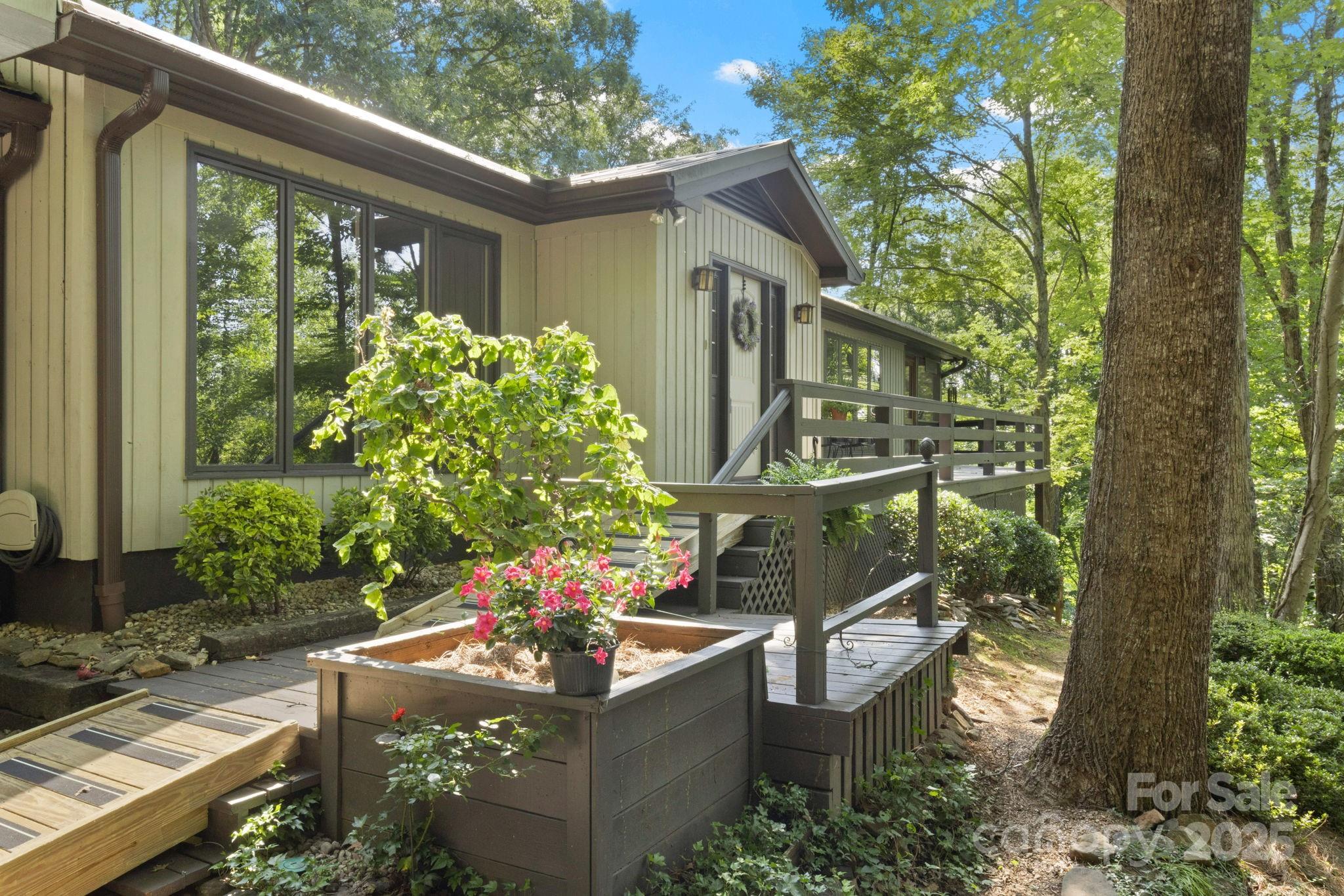 56 Cardinal Circle Property Photo 4