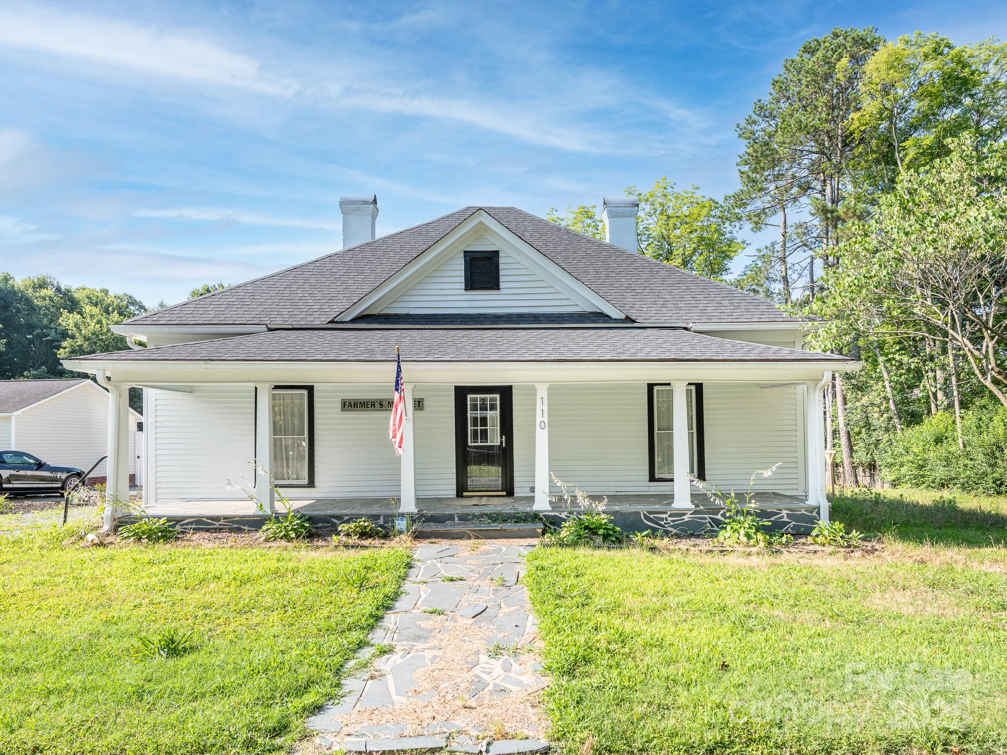 110 College Street Property Photo 1