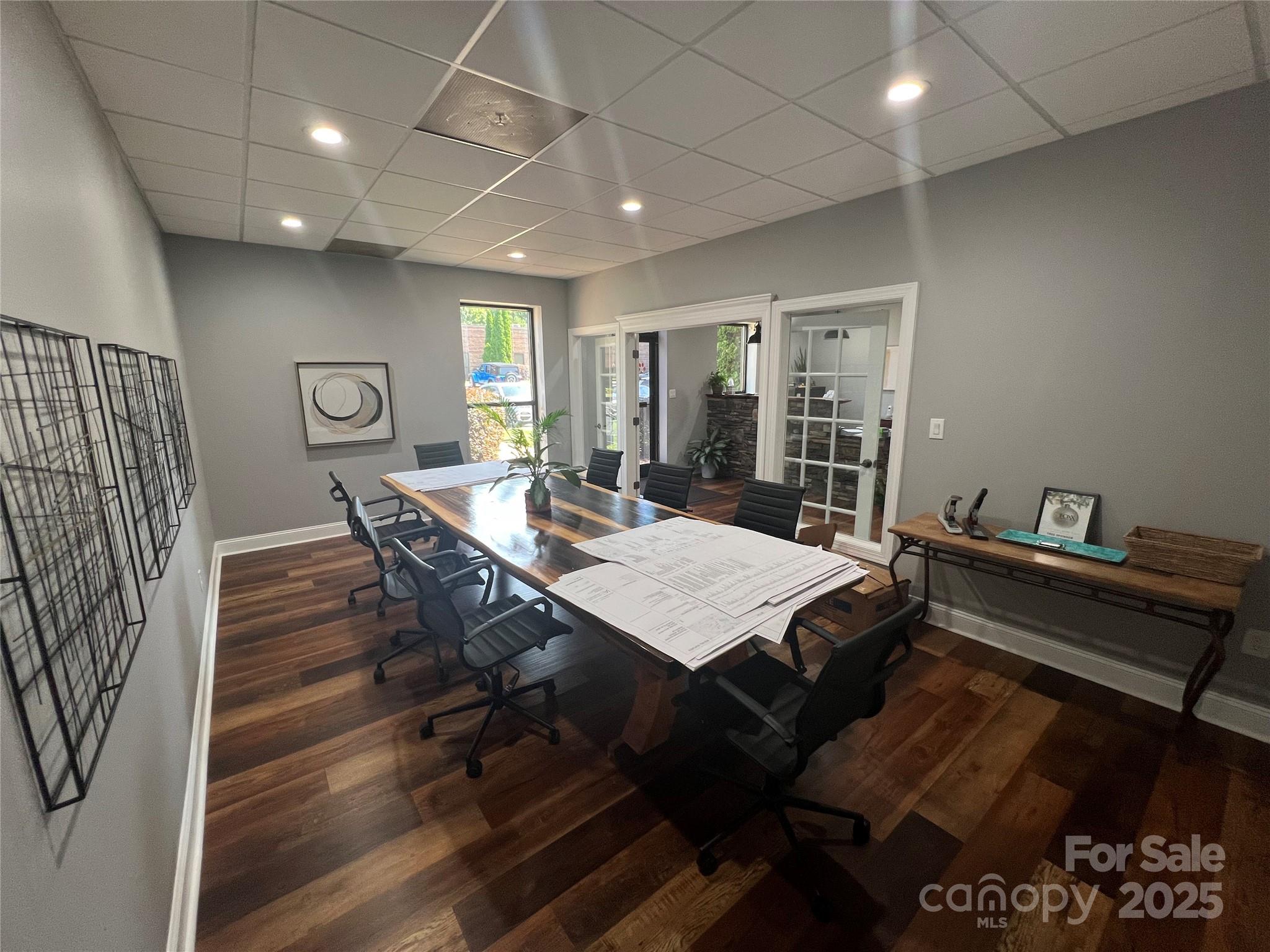 4455 Morris Park Drive E Property Photo 4
