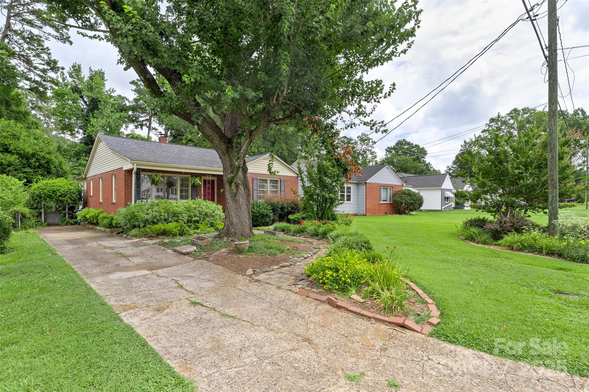 320 Ackert Avenue Property Photo 3