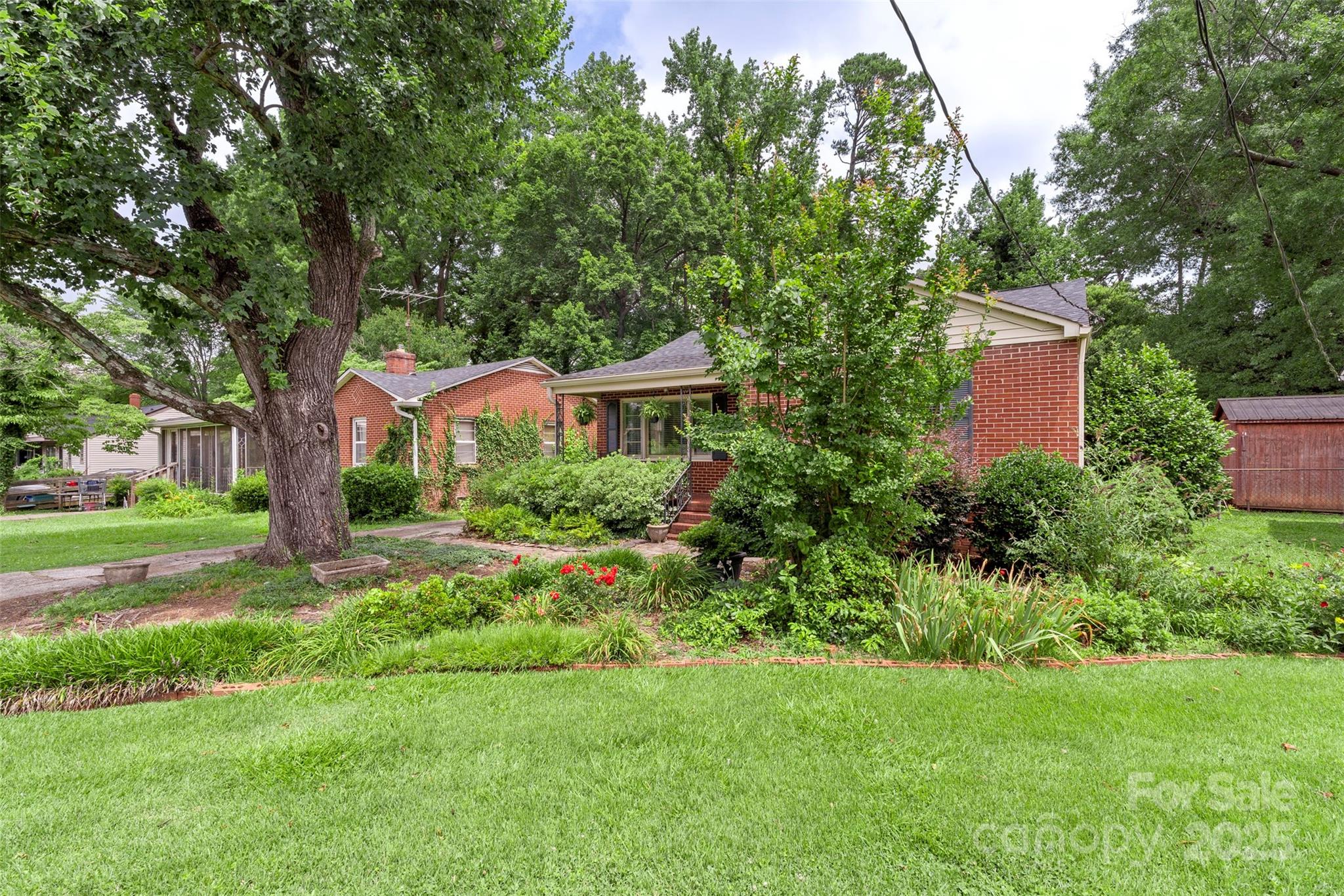 320 Ackert Avenue Property Photo 4