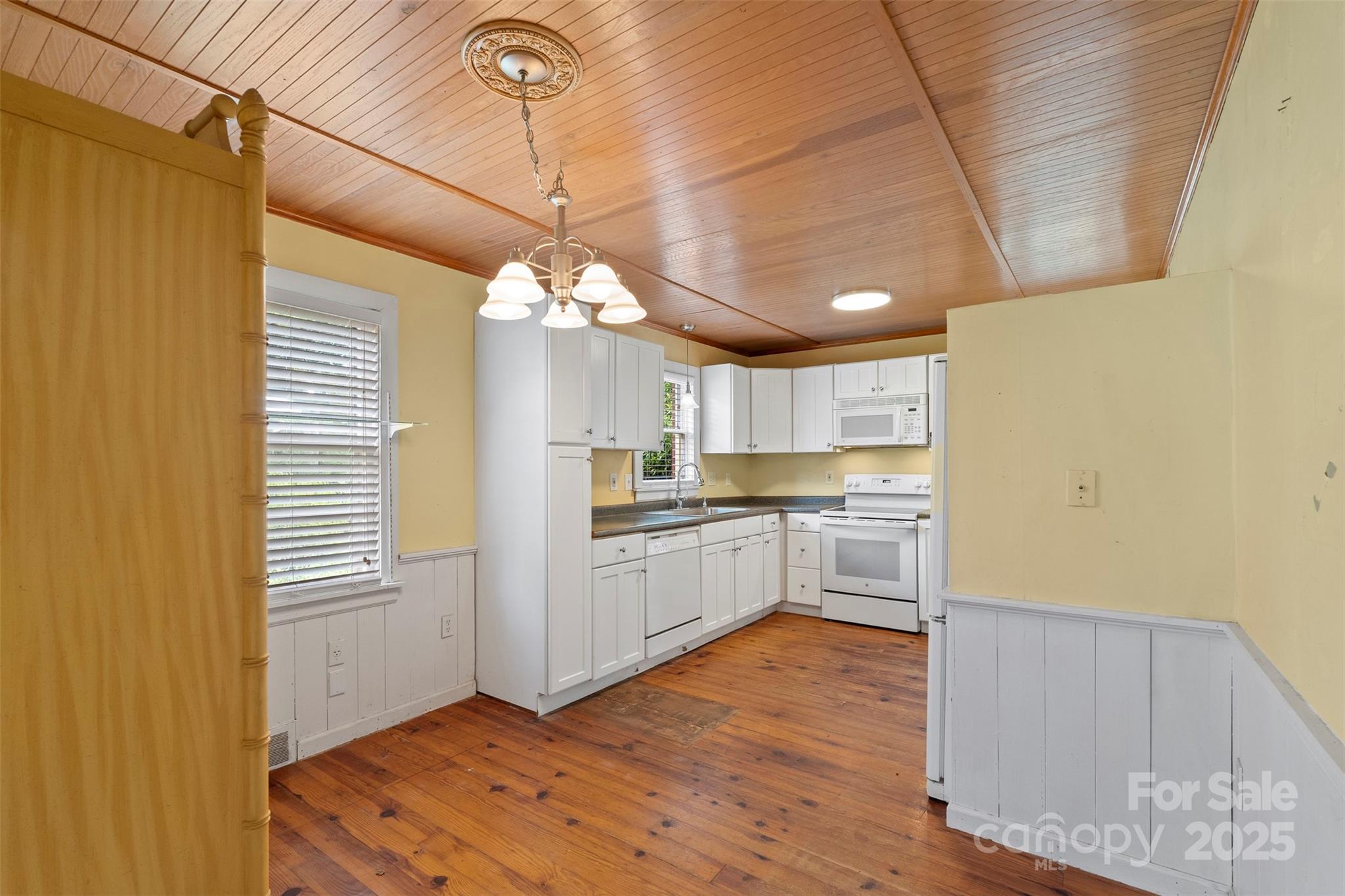 320 Ackert Avenue Property Photo 11