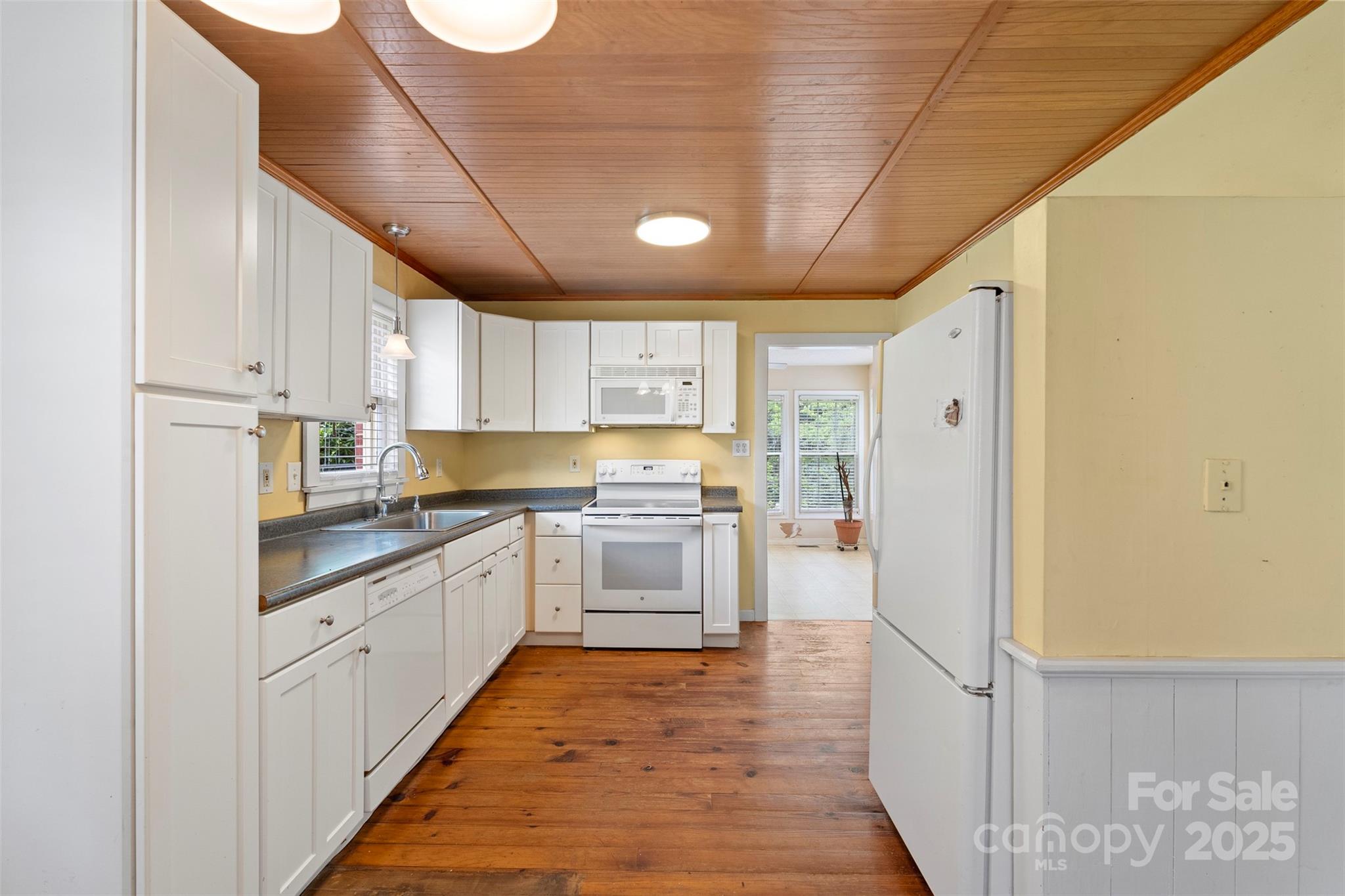 320 Ackert Avenue Property Photo 13