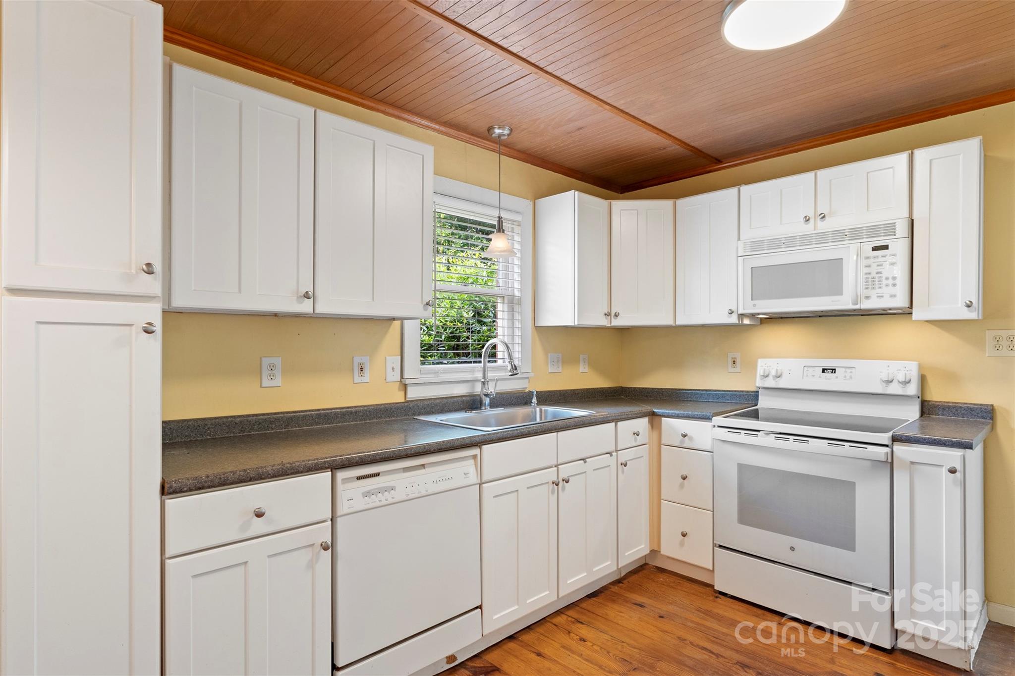 320 Ackert Avenue Property Photo 14