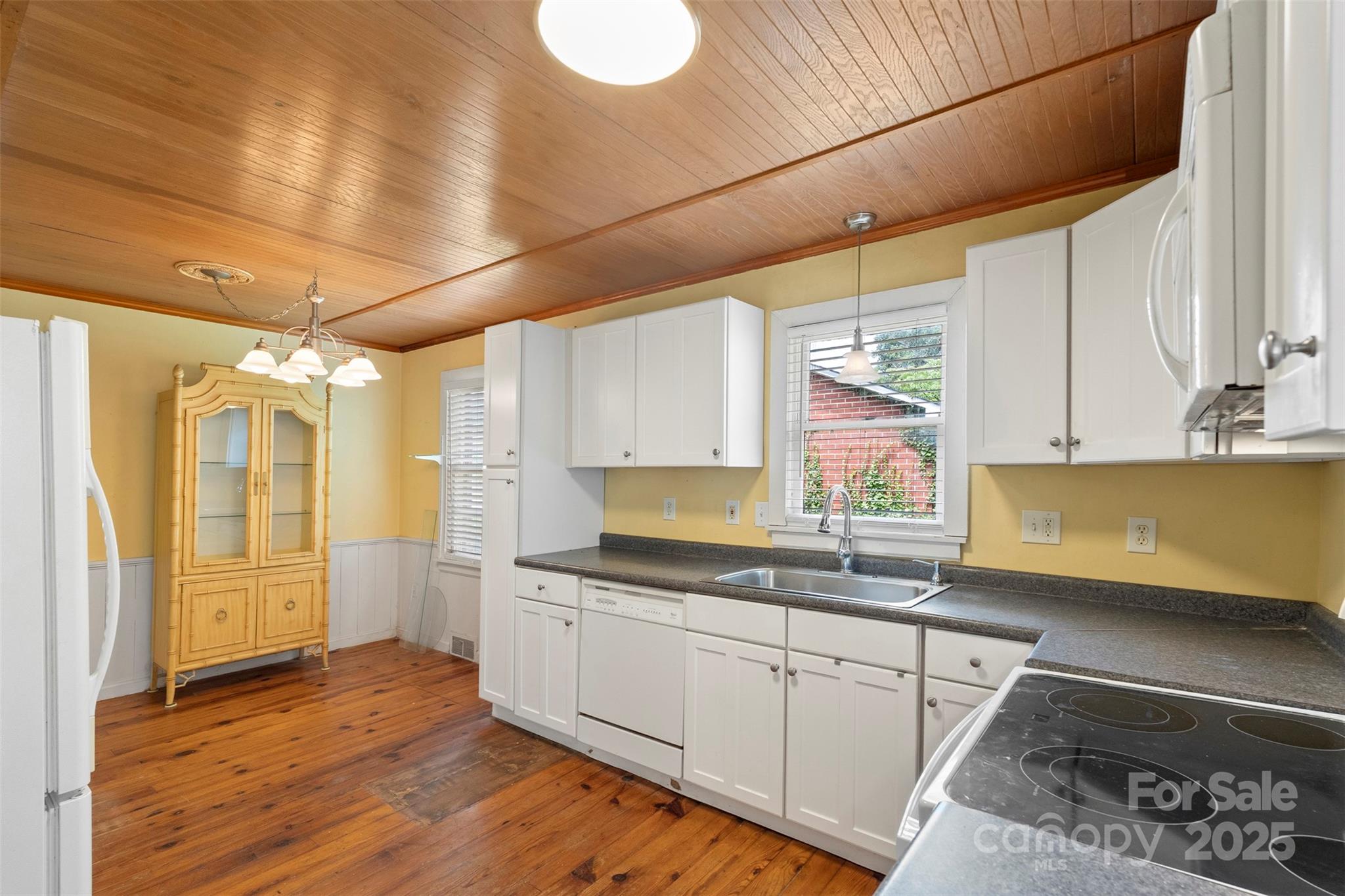 320 Ackert Avenue Property Photo 15