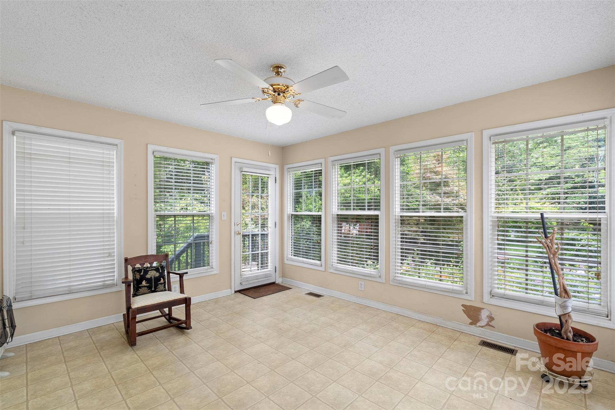 320 Ackert Avenue Property Photo 18