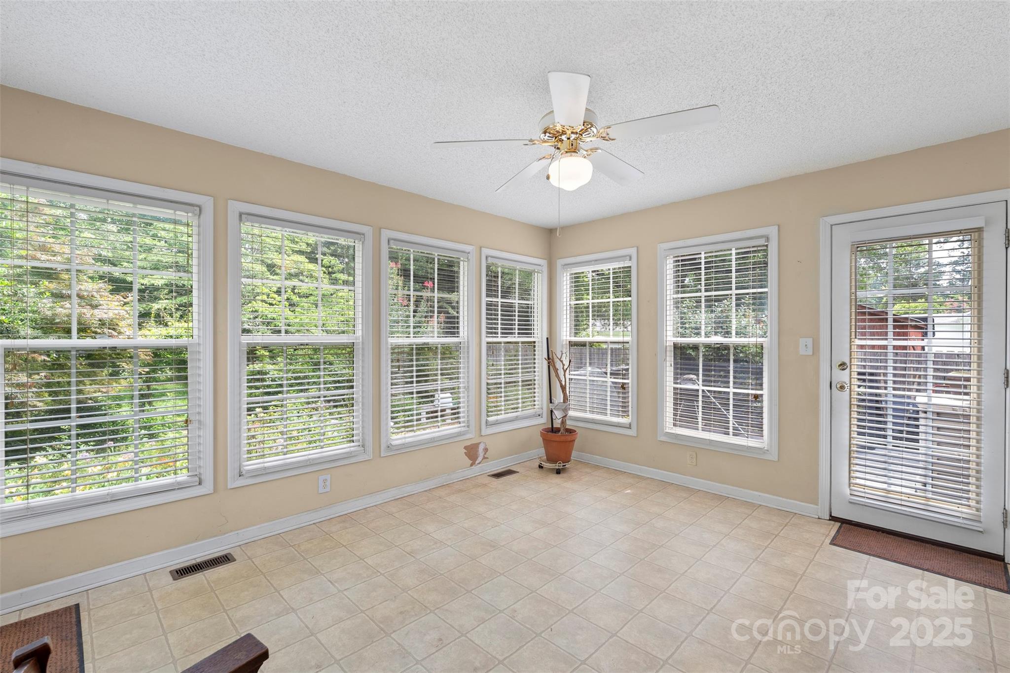 320 Ackert Avenue Property Photo 19