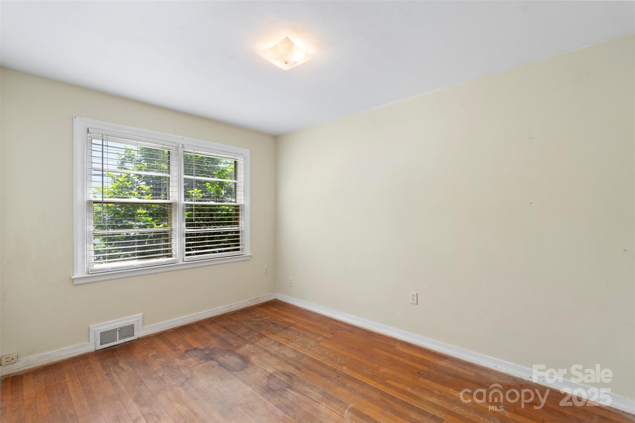 320 Ackert Avenue Property Photo 25