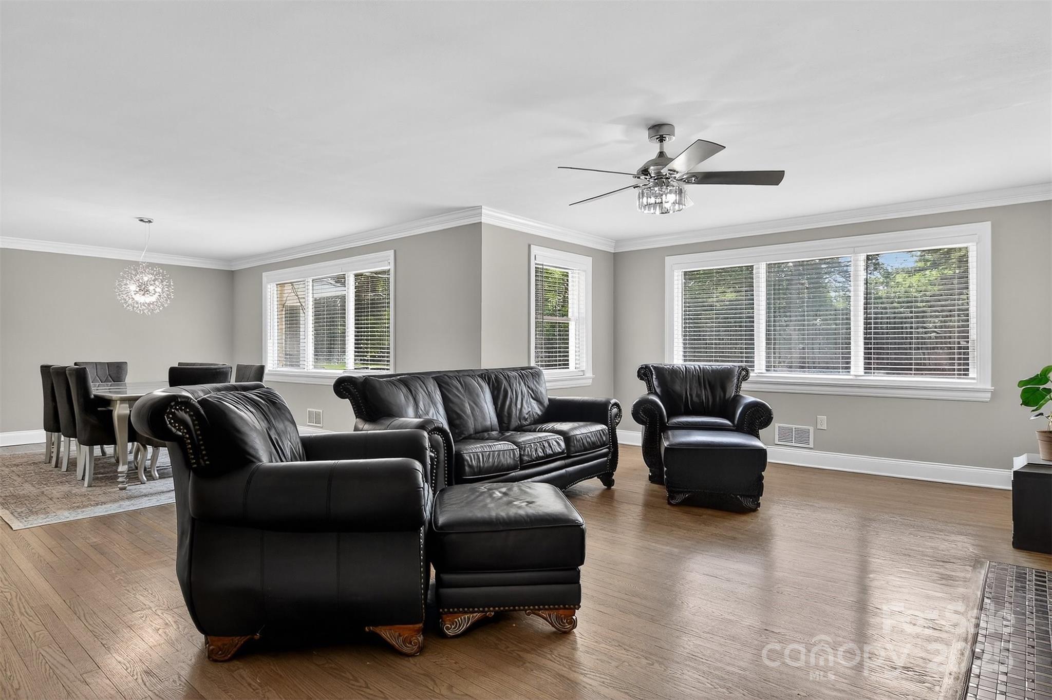 3127 N Center Street Property Photo 3