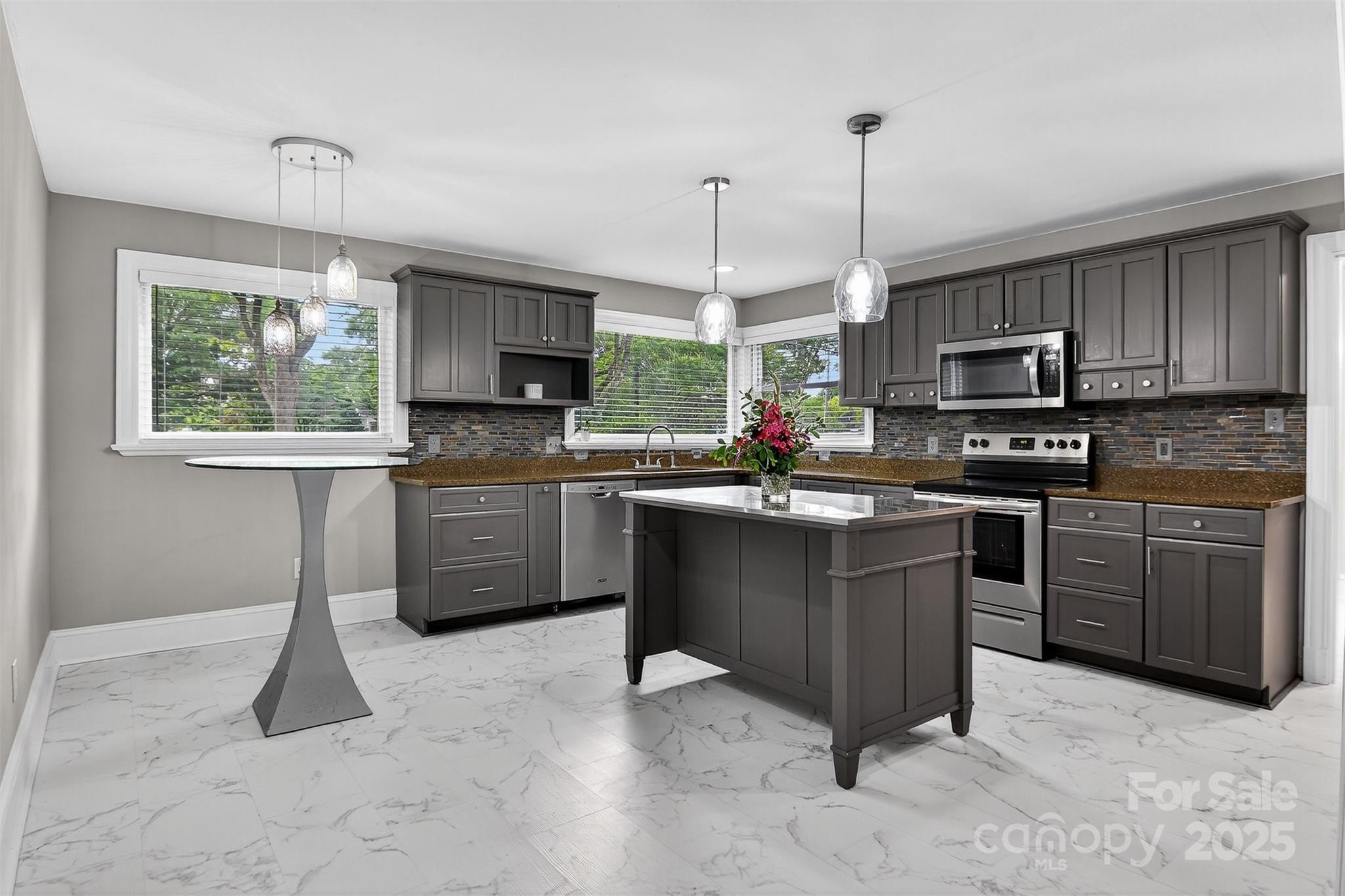 3127 N Center Street Property Photo 8