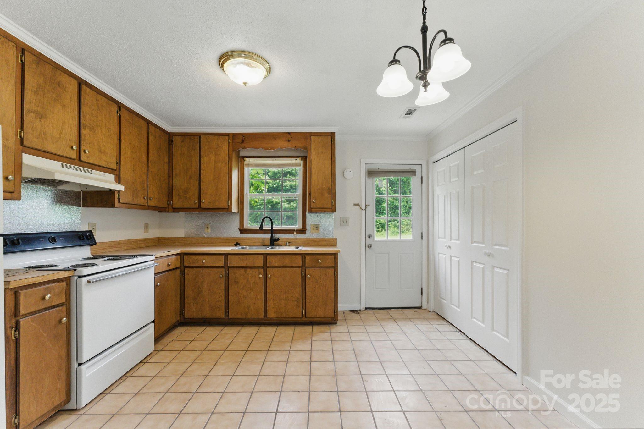 4681-4709 Grassy Creek Road Property Photo 5