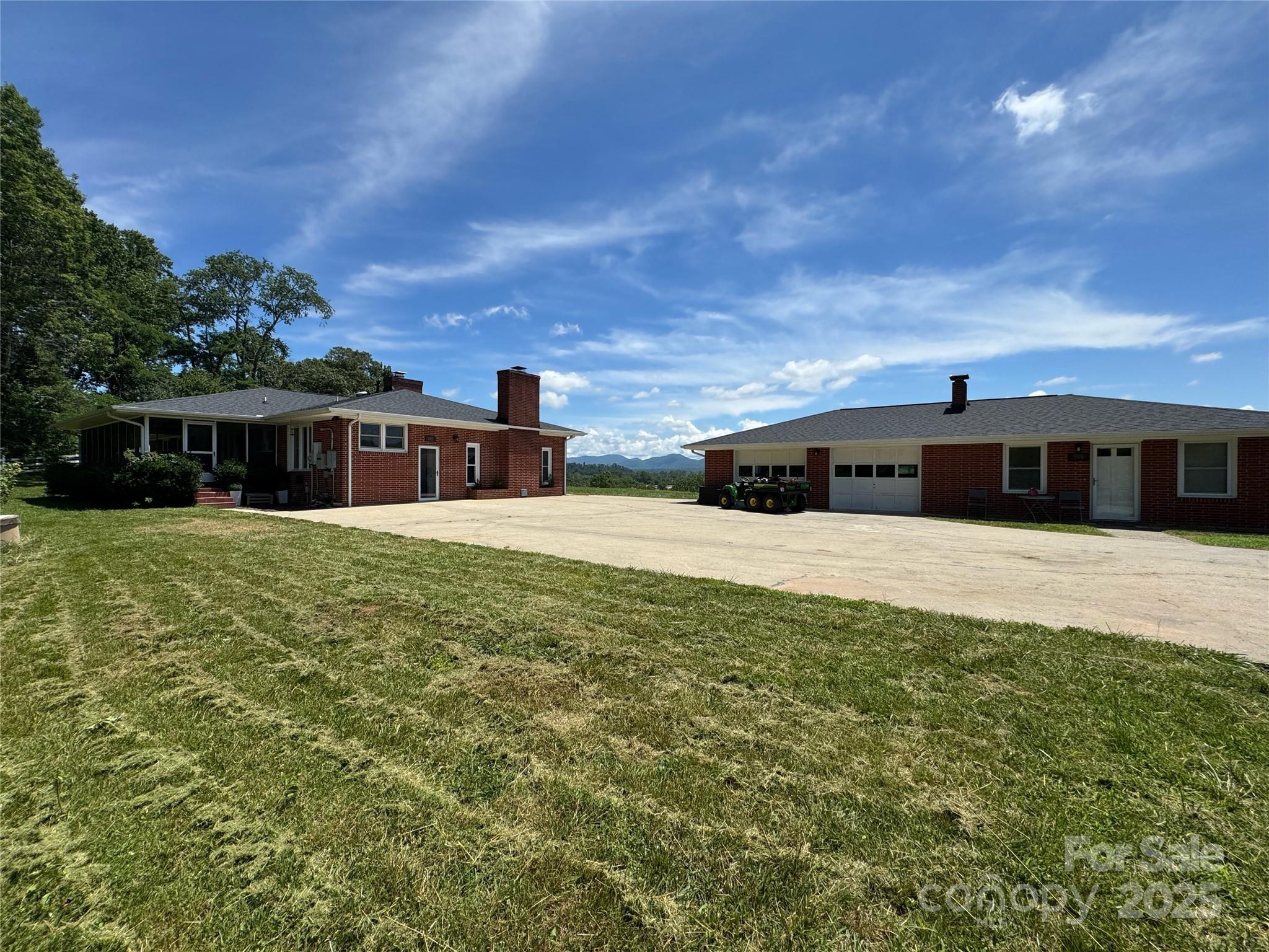598 Miles View Drive Property Photo 4