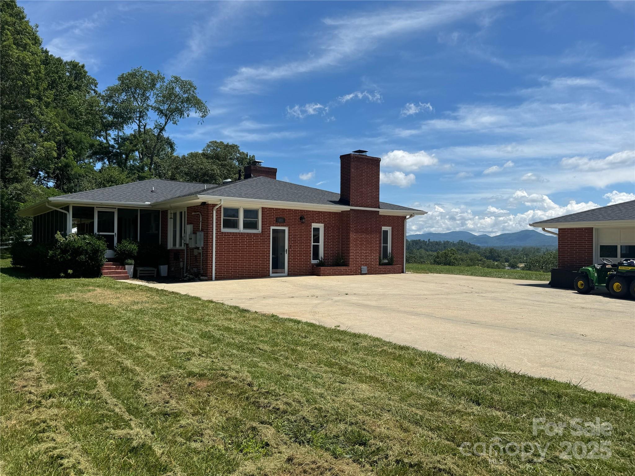 598 Miles View Drive Property Photo 5