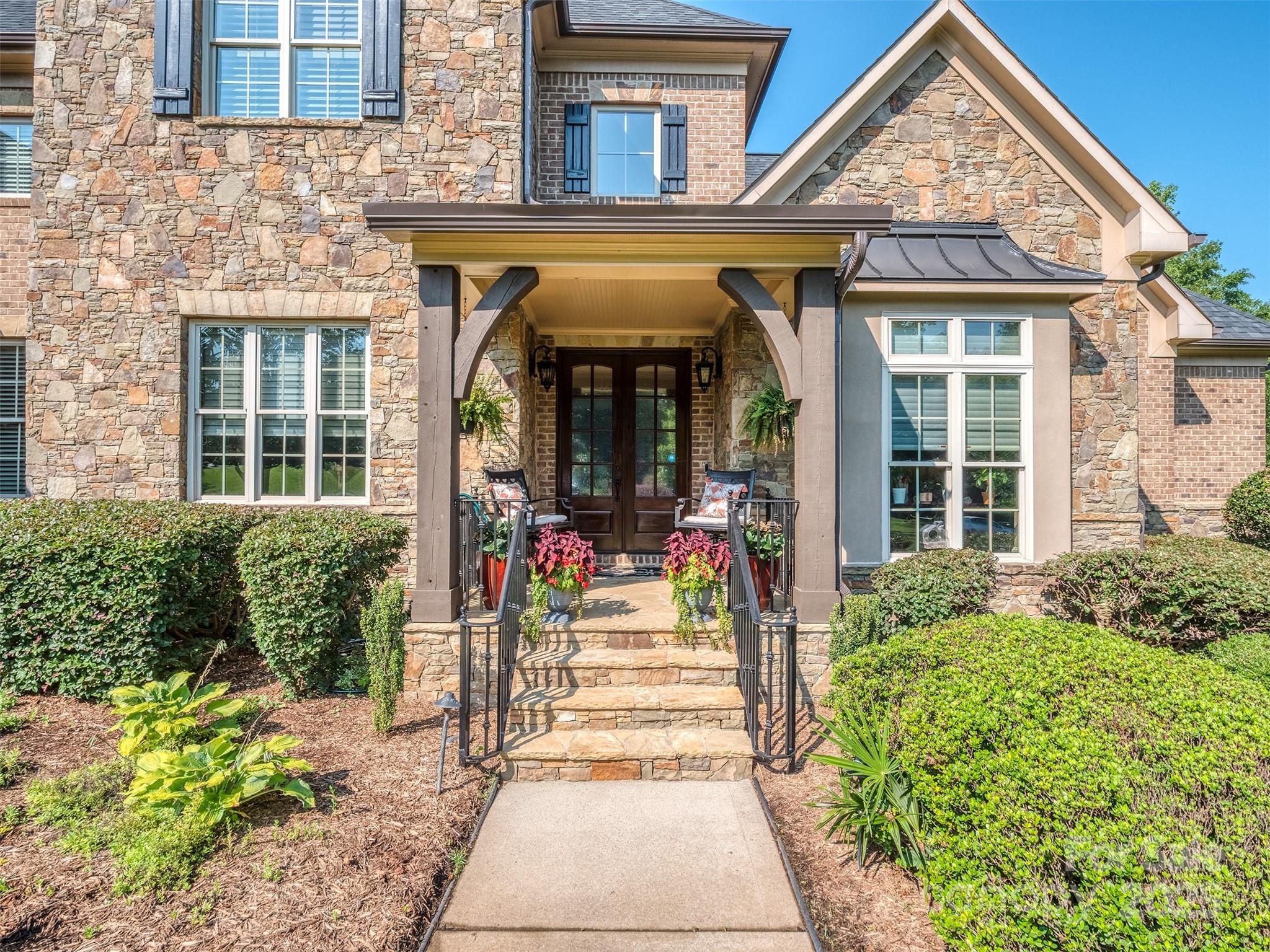 1377 Shinnecock Lane Property Photo 3