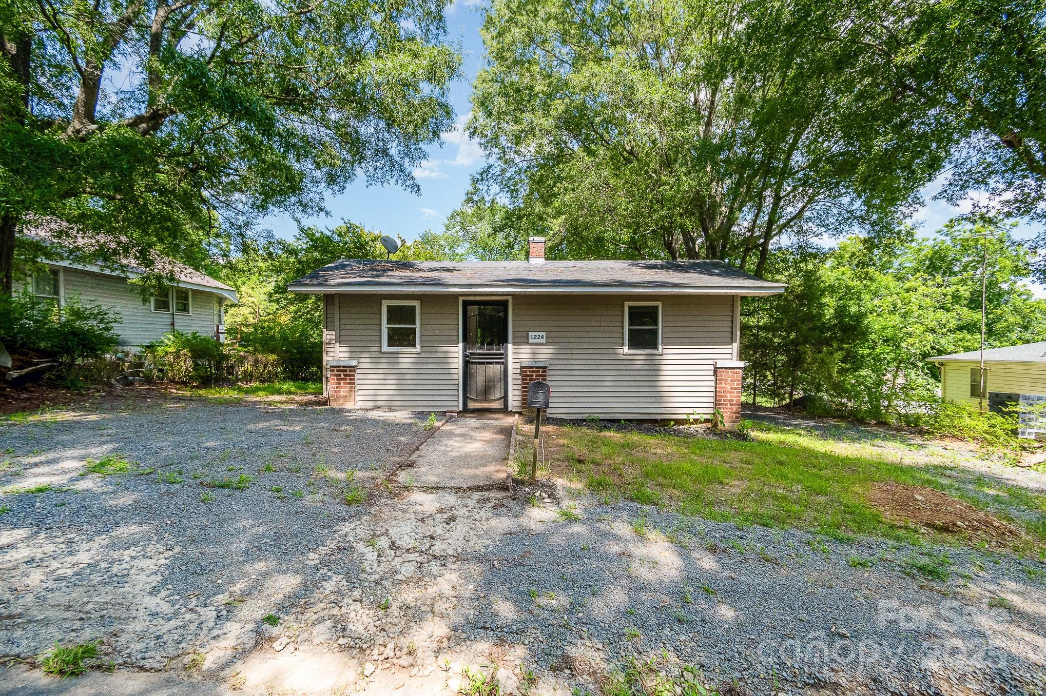 1224 Hollywood Terrace Property Photo 1