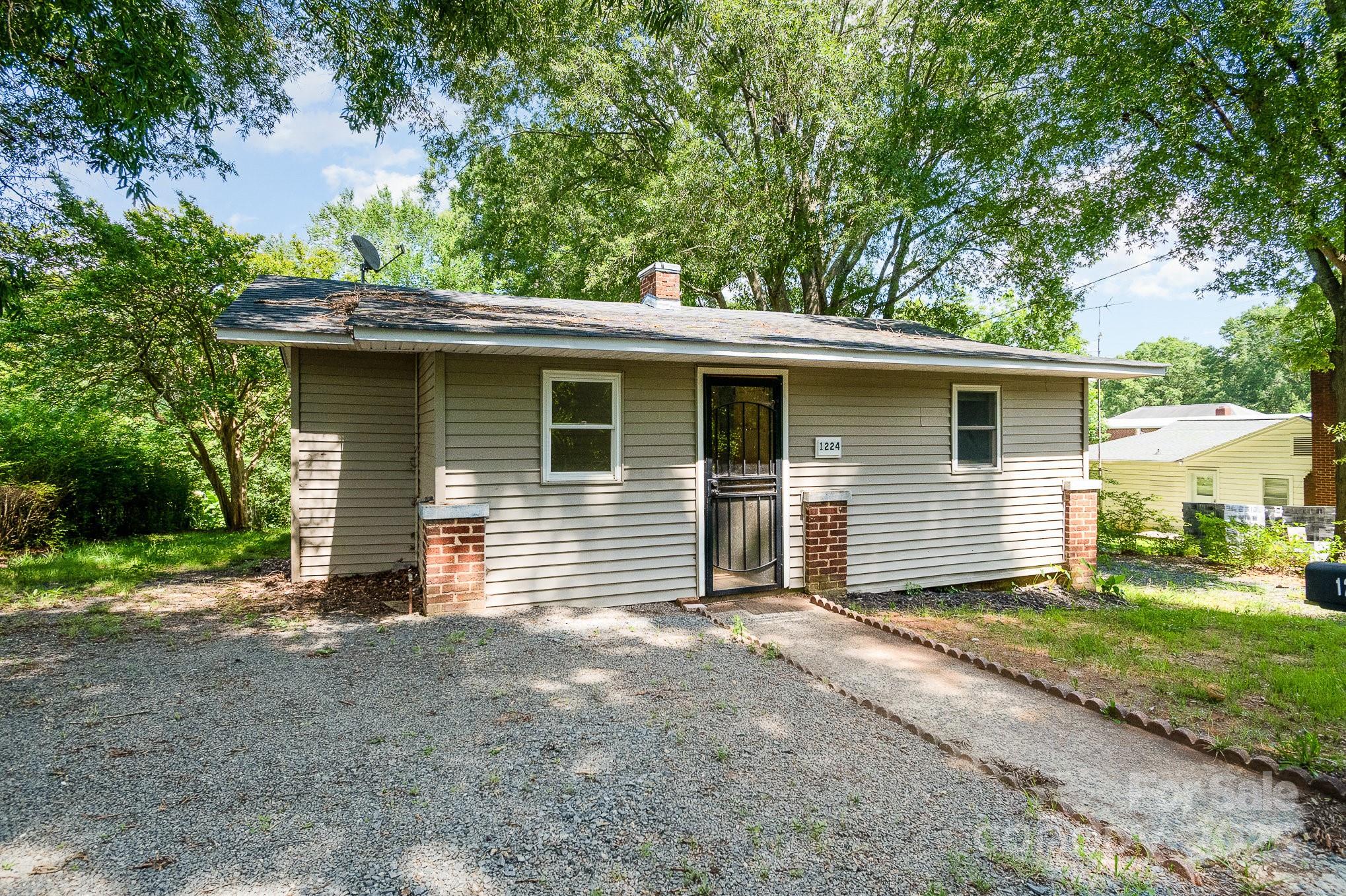 1224 Hollywood Terrace Property Photo 2