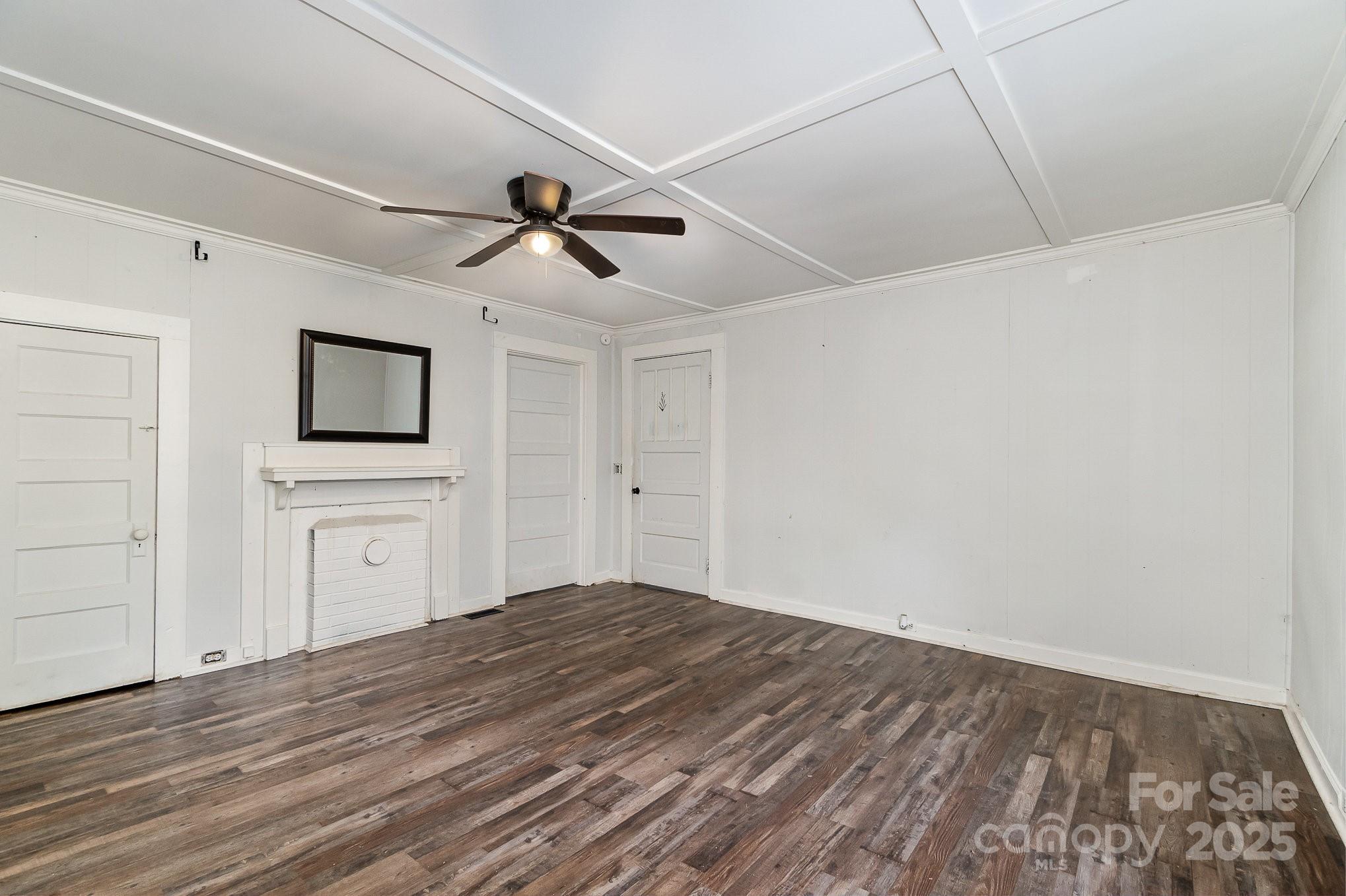 1224 Hollywood Terrace Property Photo 3