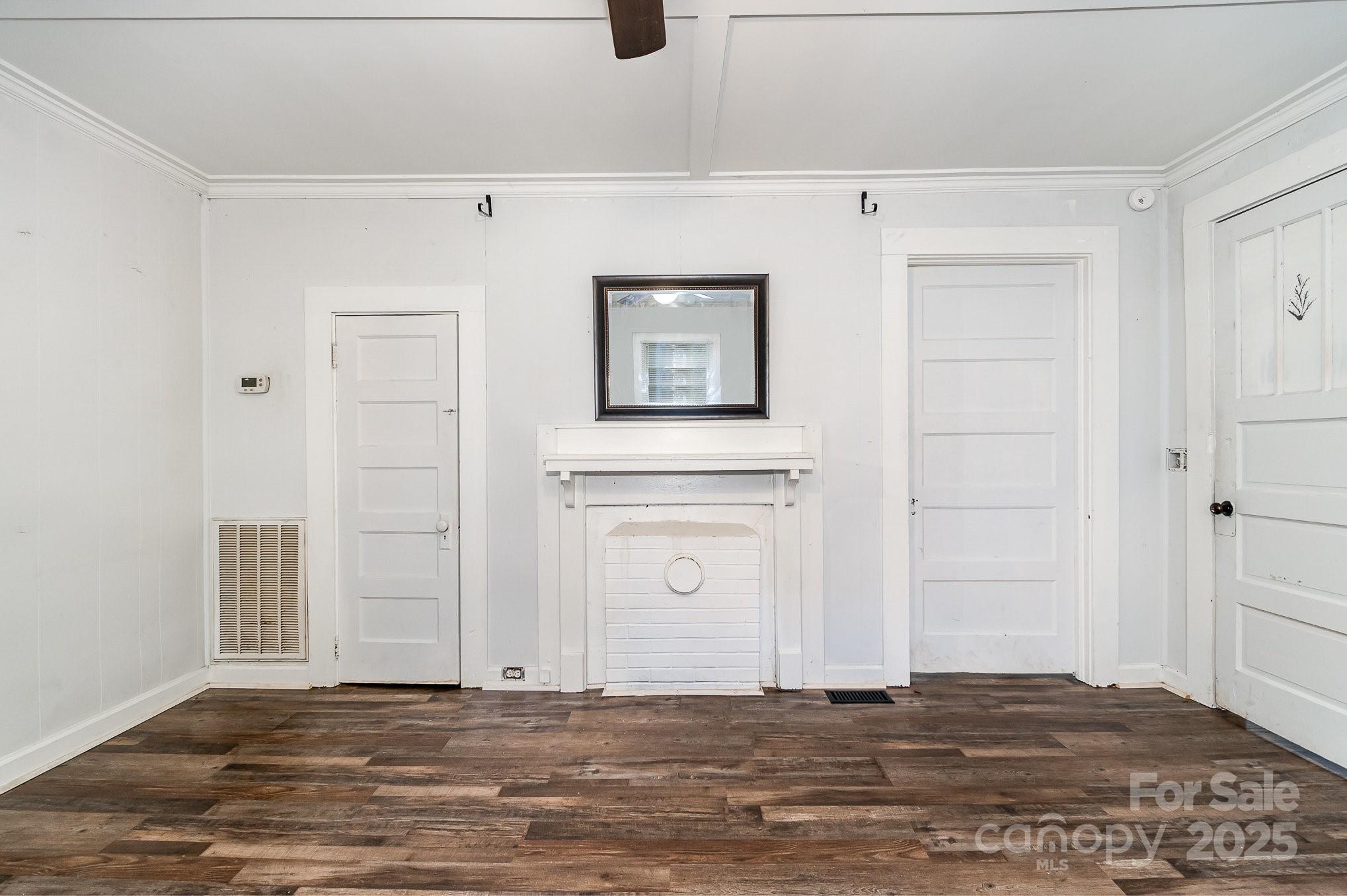 1224 Hollywood Terrace Property Photo 4