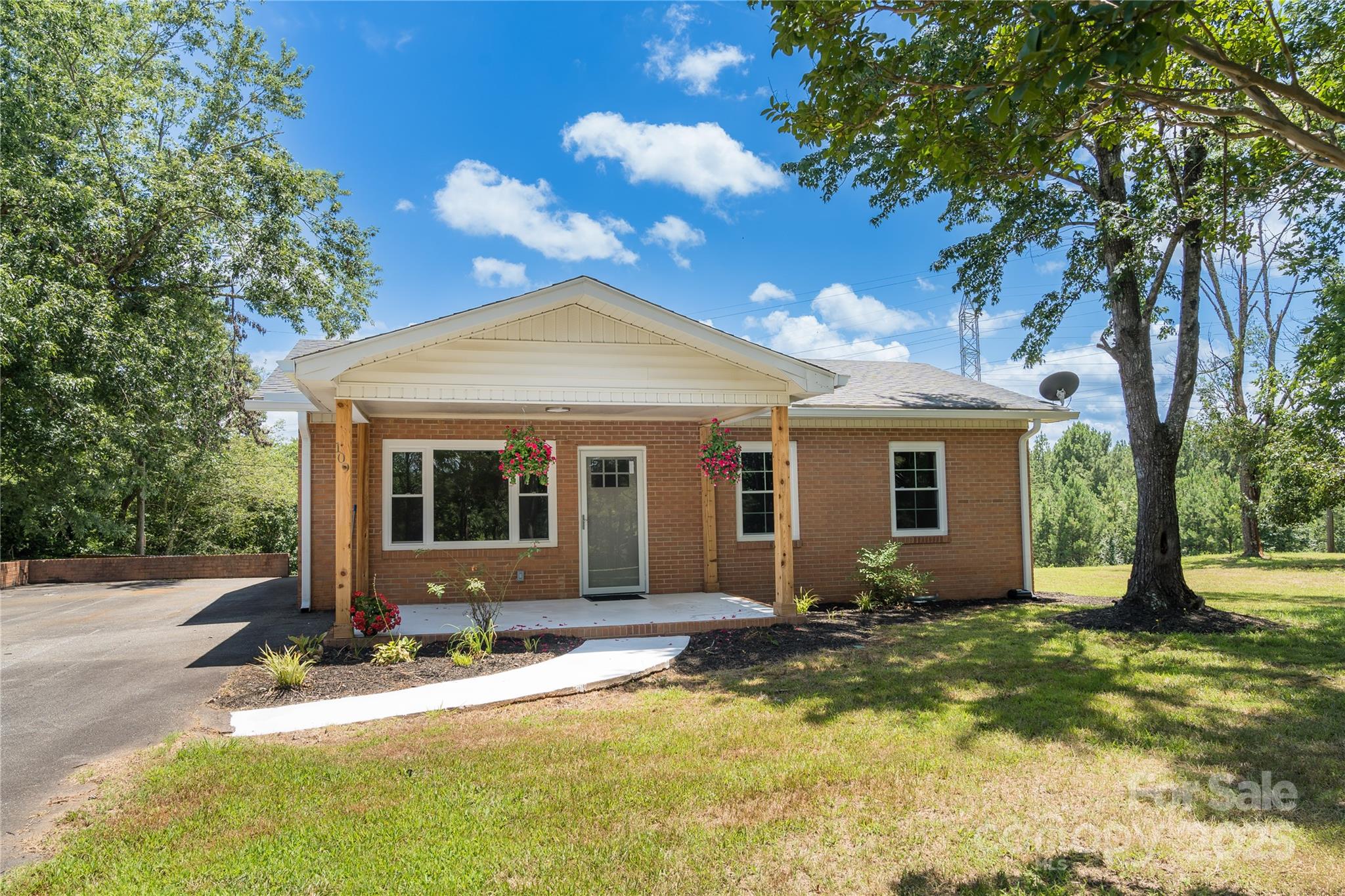 109 Avery Drive Property Photo 1