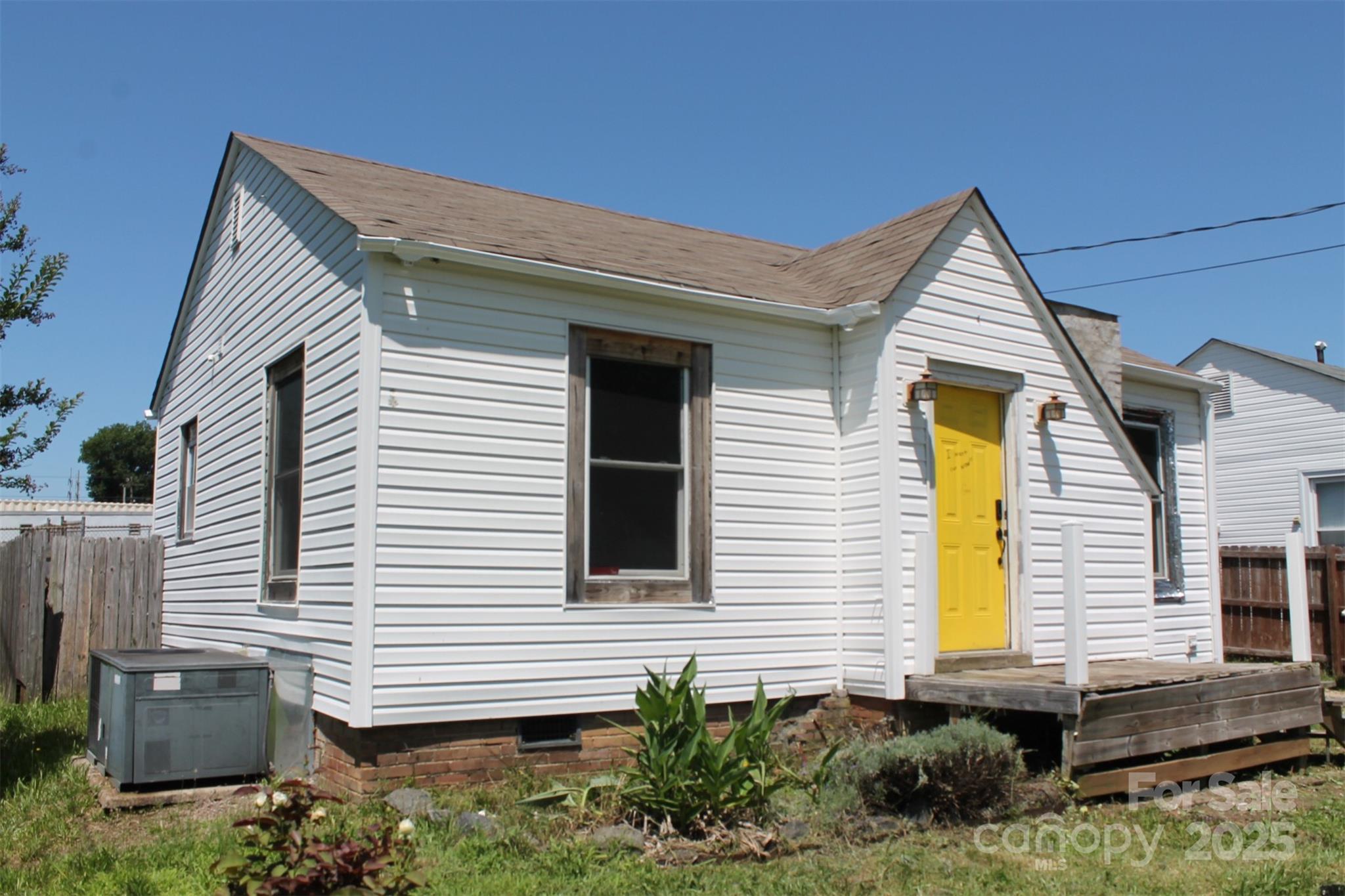 1004 S Ridge Avenue Property Photo 1