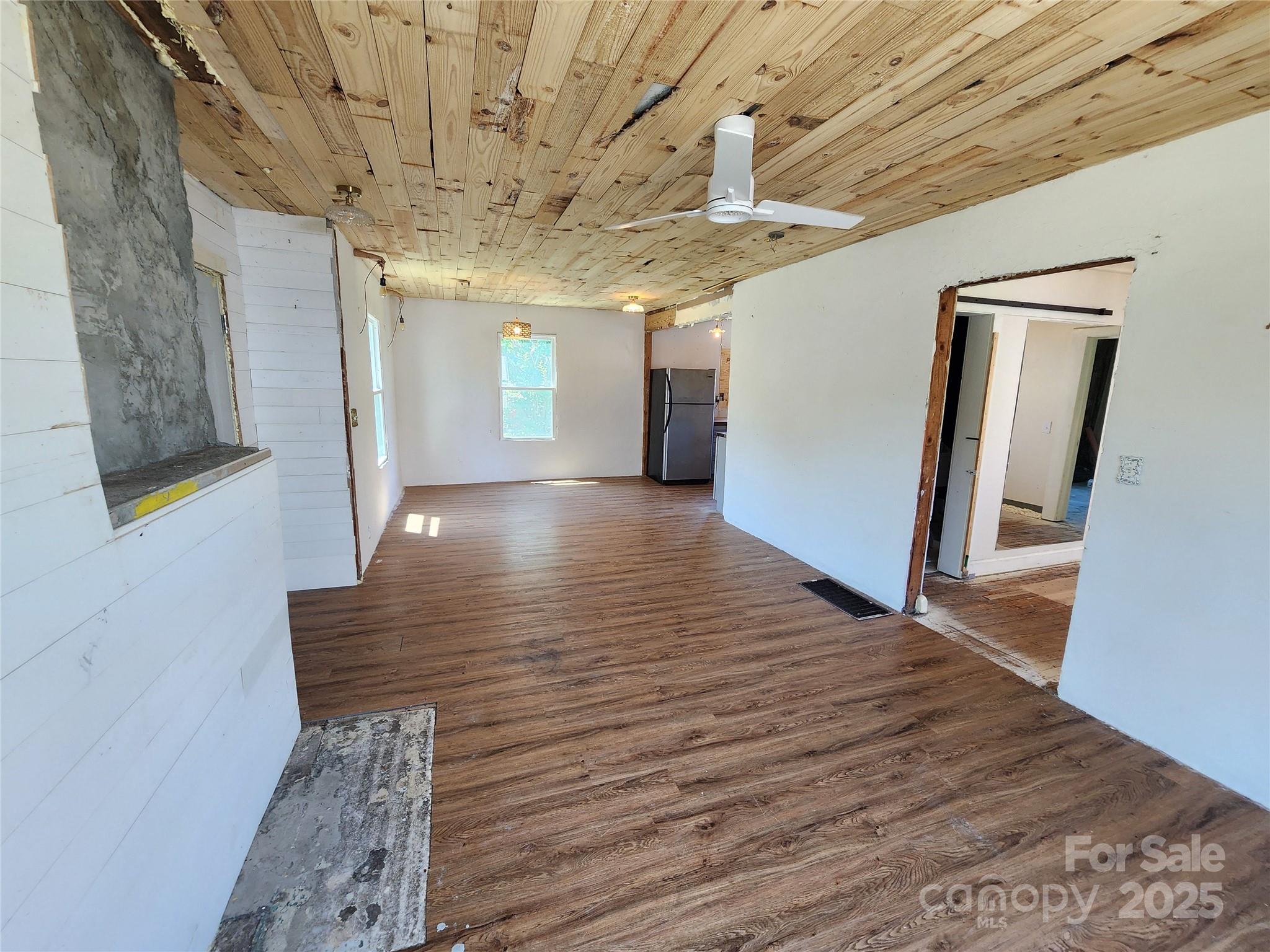 1004 S Ridge Avenue Property Photo 2